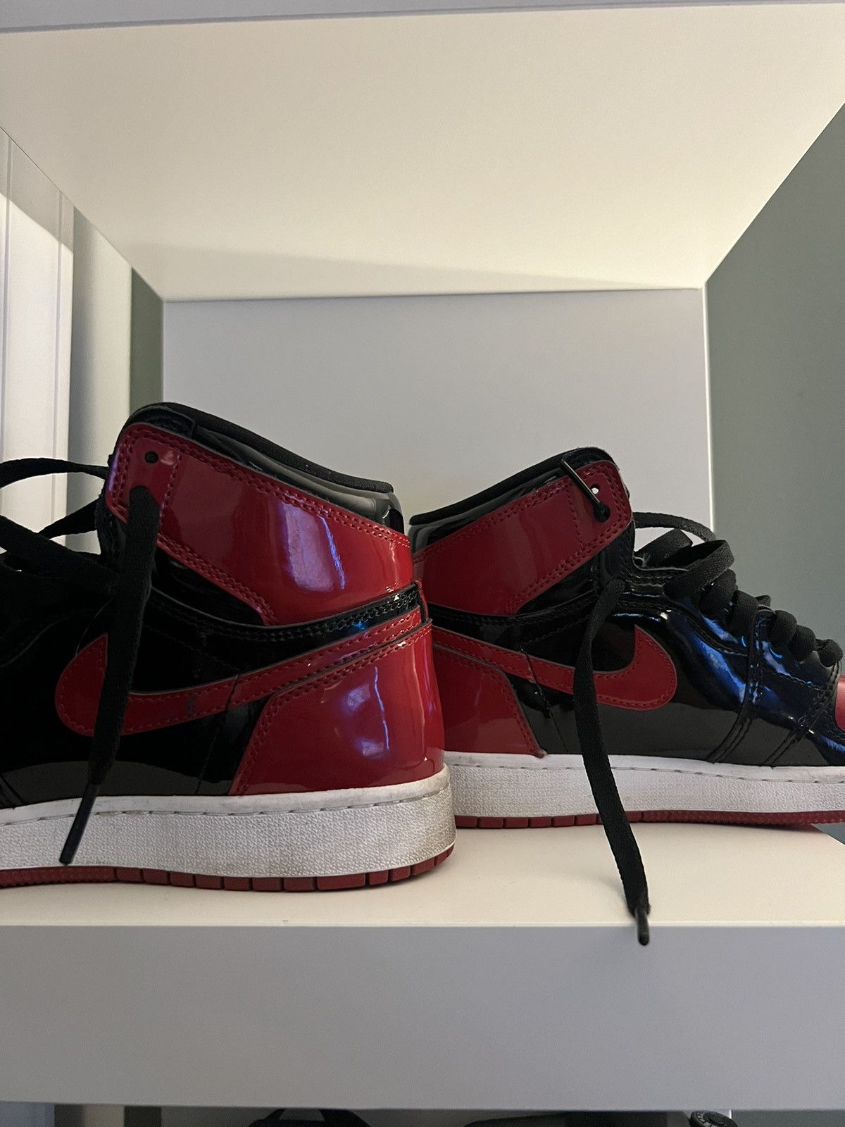 Jordan Brand Jordan 1 Retro High OG Patent Bred Size US 6 / EU 39 - 5 Thumbnail