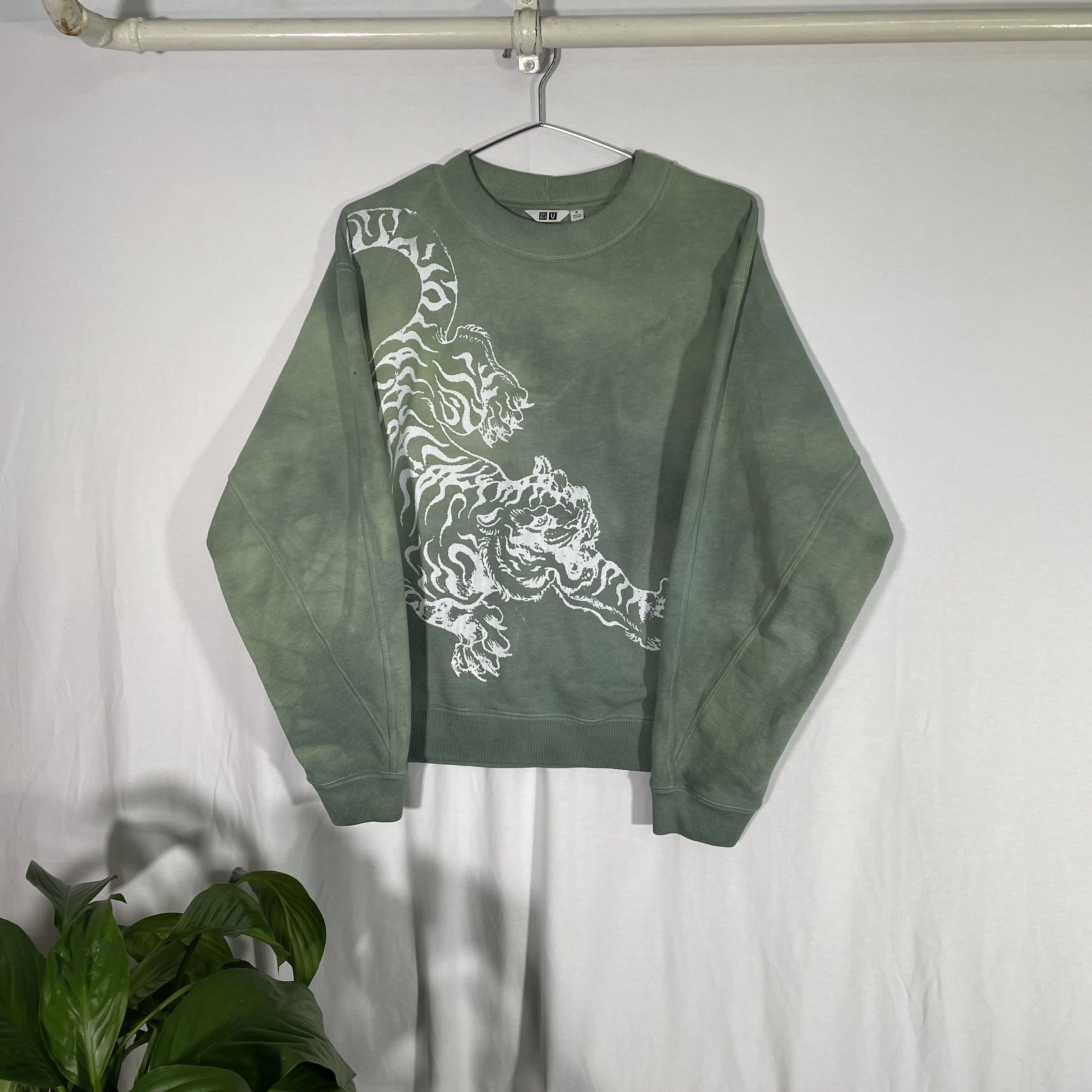 Uniqlo Uniqlo Green Sweatshirt Tiger alt rare y2k streetwear custom Size US M / EU 48-50 / 2 - 1 Thumbnail