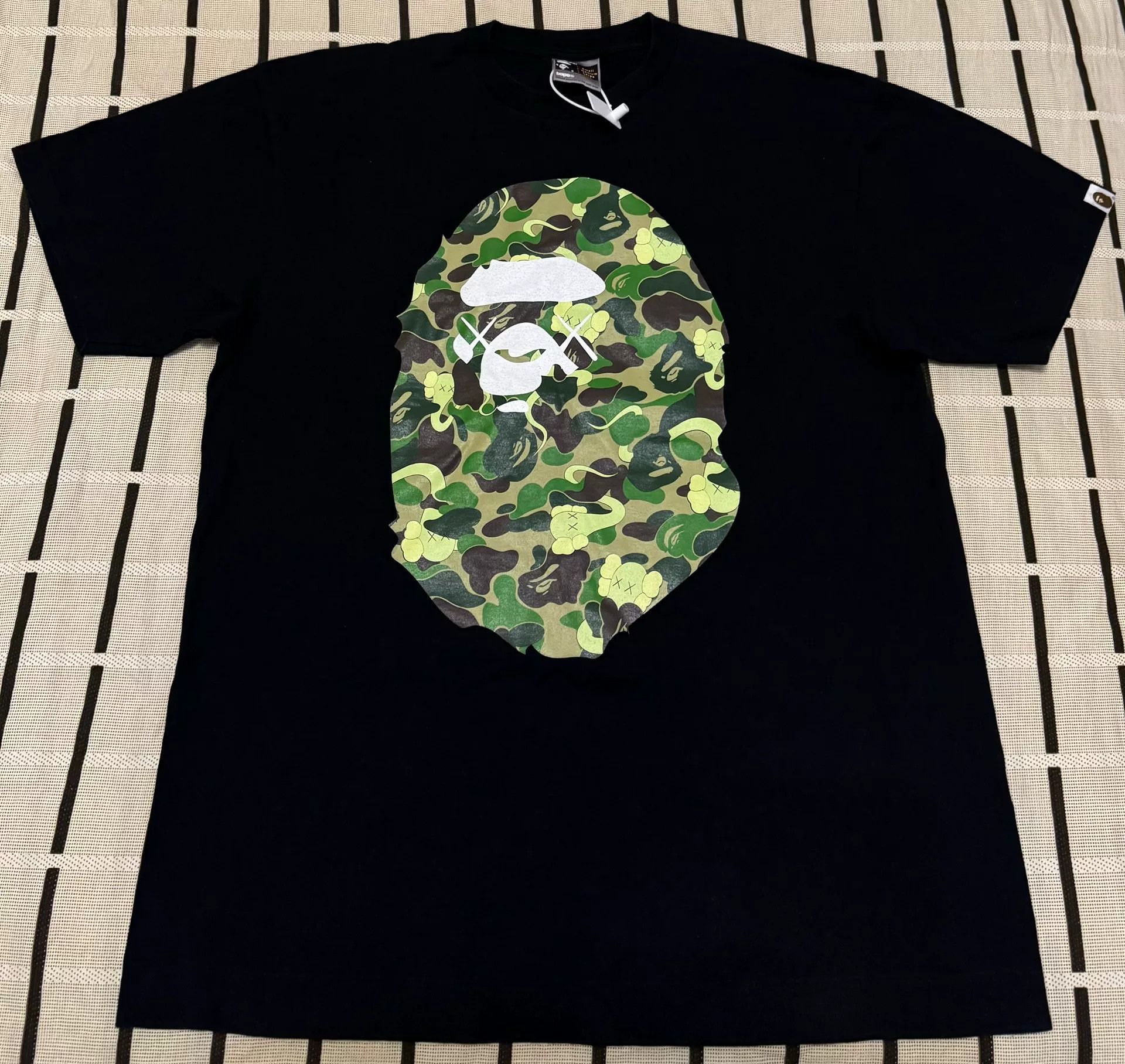 Bape Bape Camo Ape Head Pink T-Shirt L Men Size US L / EU 52-54 / 3 - 1 Thumbnail