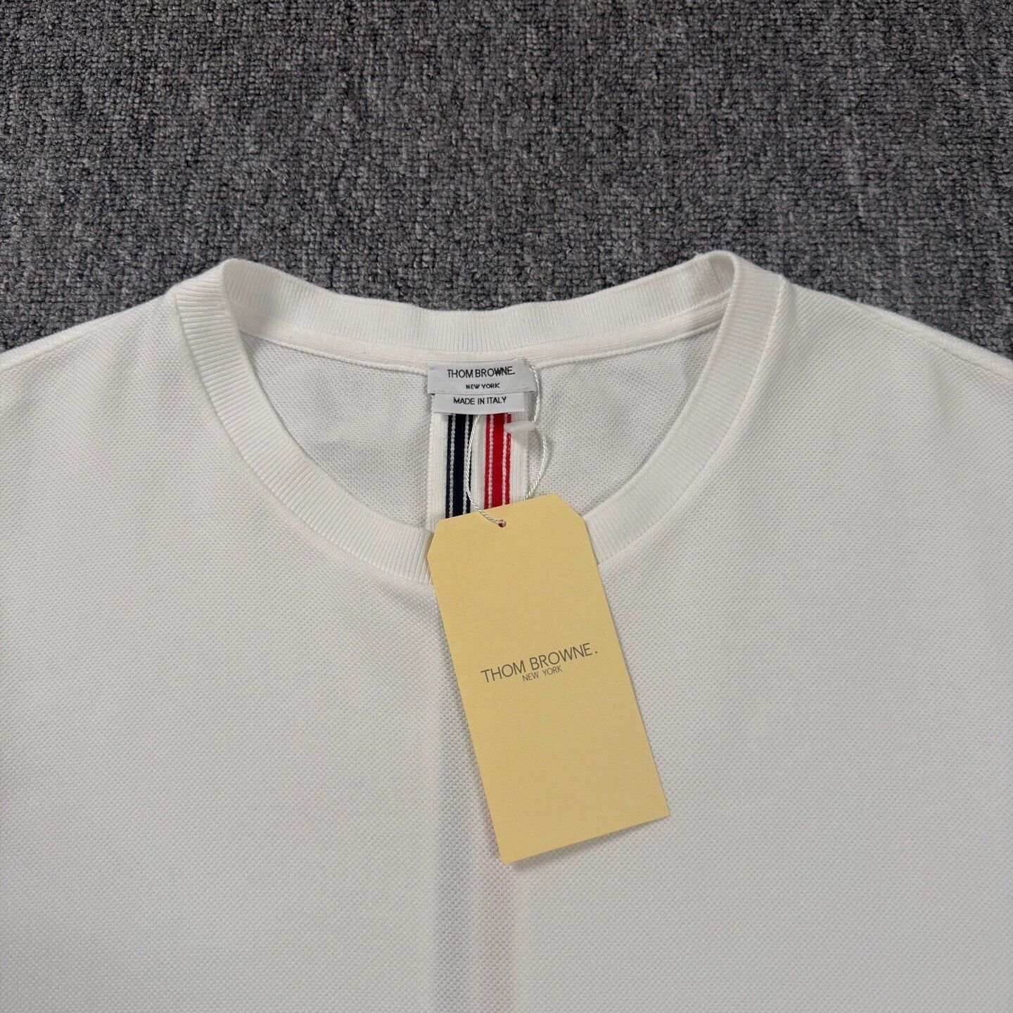 Thom Browne TB color stripe white short-sleeve size4 like new Size US XL / EU 56 / 4 - 3 Thumbnail