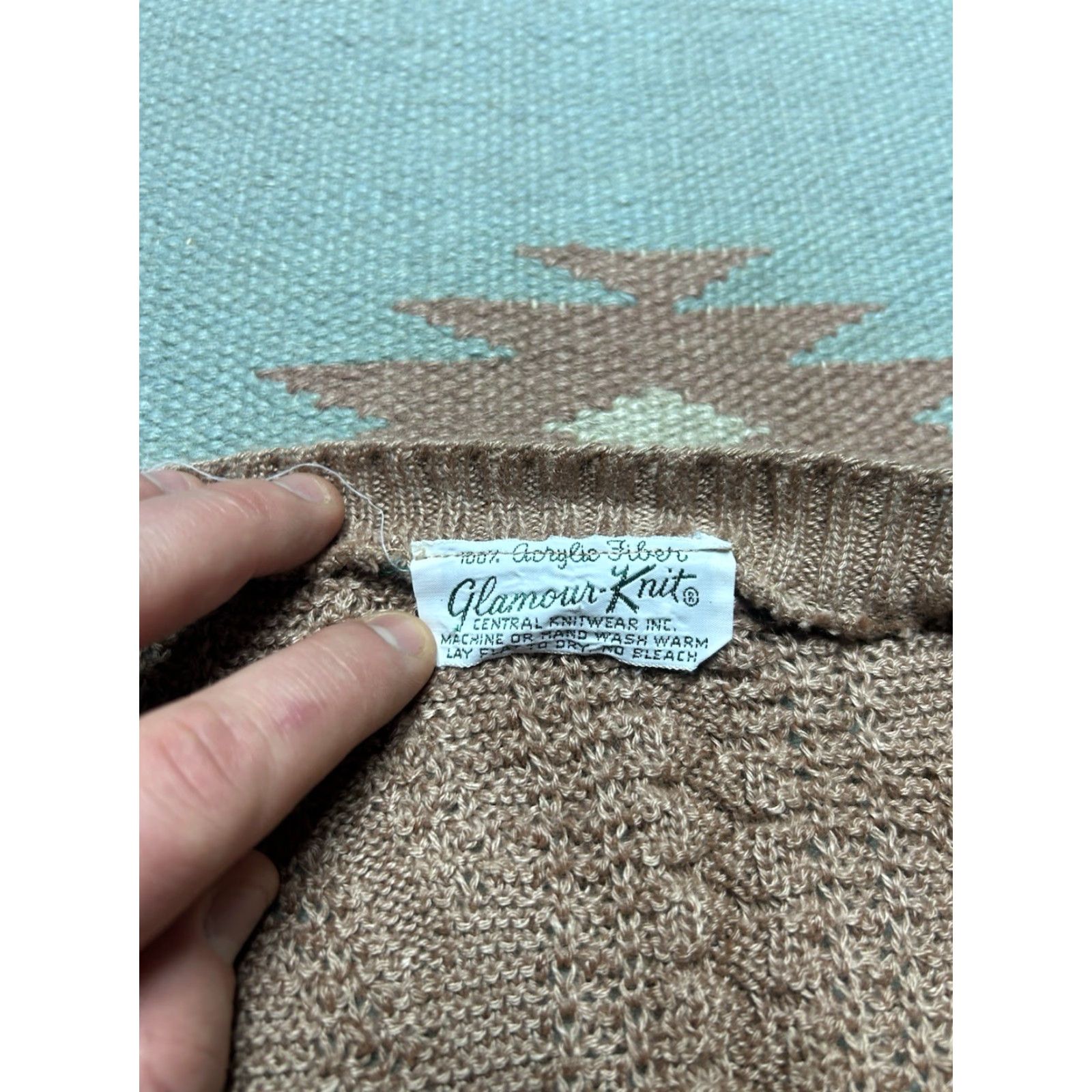 Vintage VINTAGE Glamour Knit Sweater Vest Beige Tan V-Neck Pullover Womens XL Acrylic Knit Sleeveless 70s Size XL / US 12-14 / IT 48-50 - 4 Thumbnail