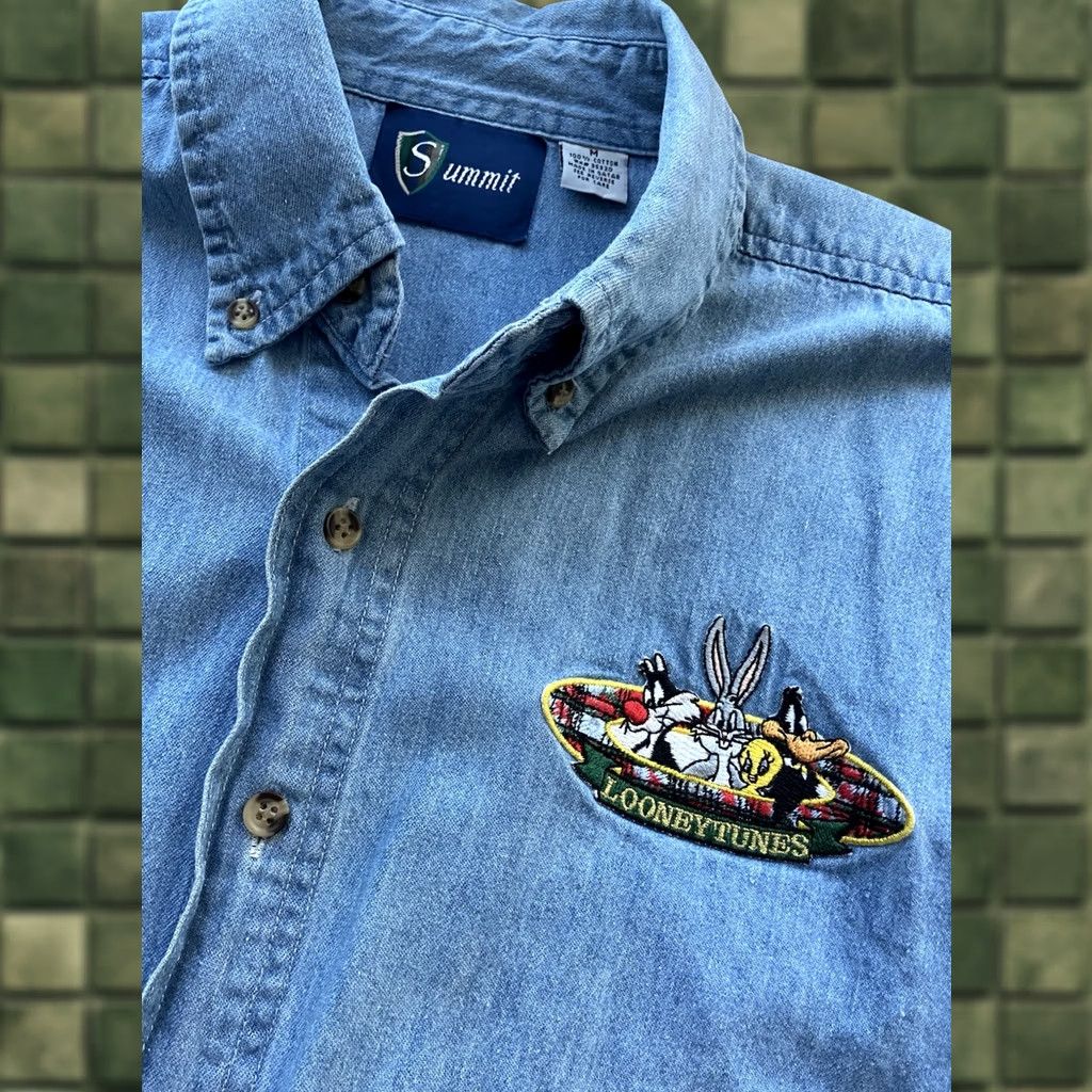 Vintage VINTAGE Warner Bros. Looney Tunes Denim Button-Up Shirt XL Men Blue Embroidered 90s Cartoons Shirts Size US XL / EU 56 / 4 - 1 Thumbnail