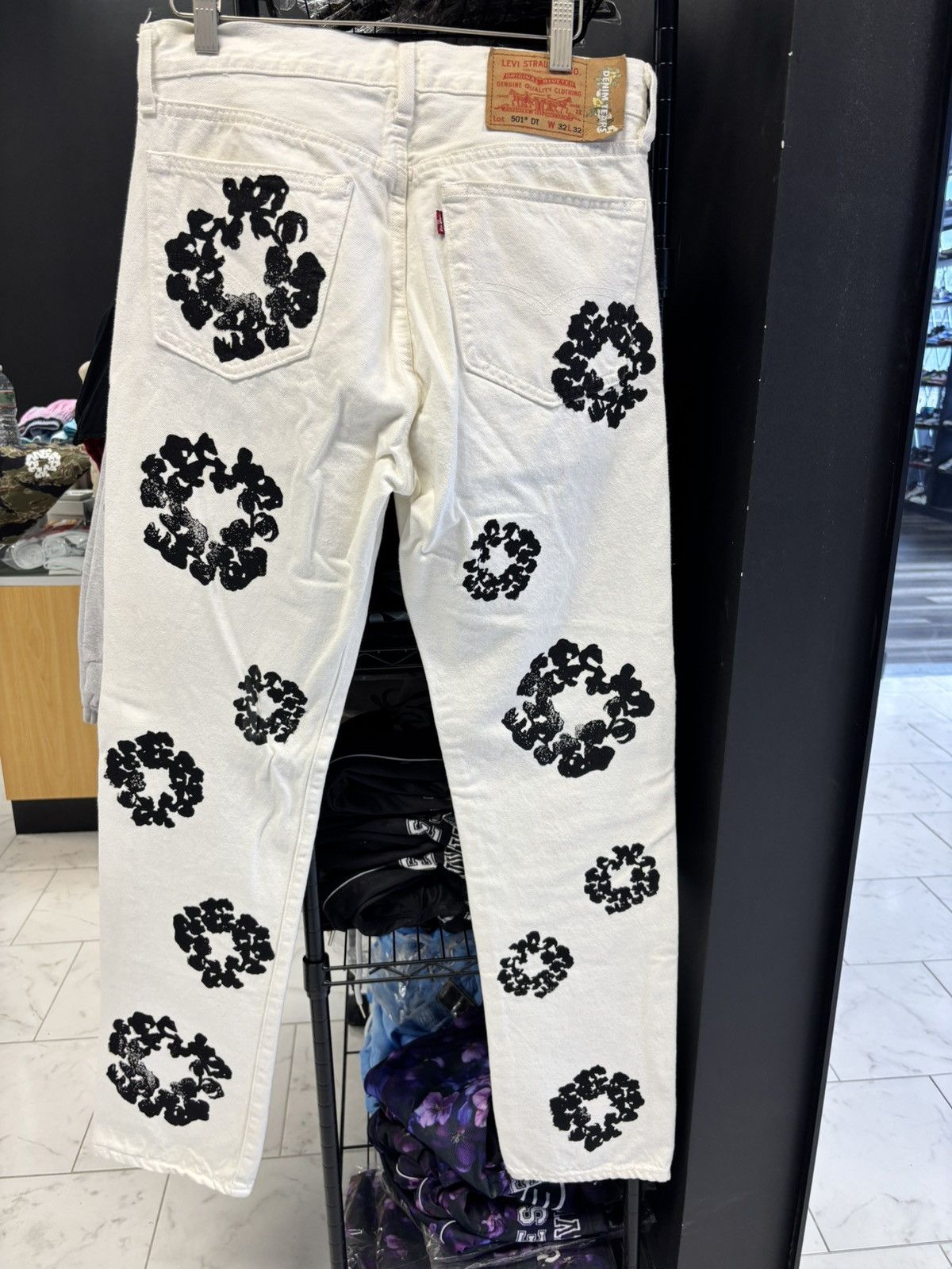 DENIM TEARS Denim tears cotton wreath white jeans Size US 32 / EU 48 - 3 Thumbnail