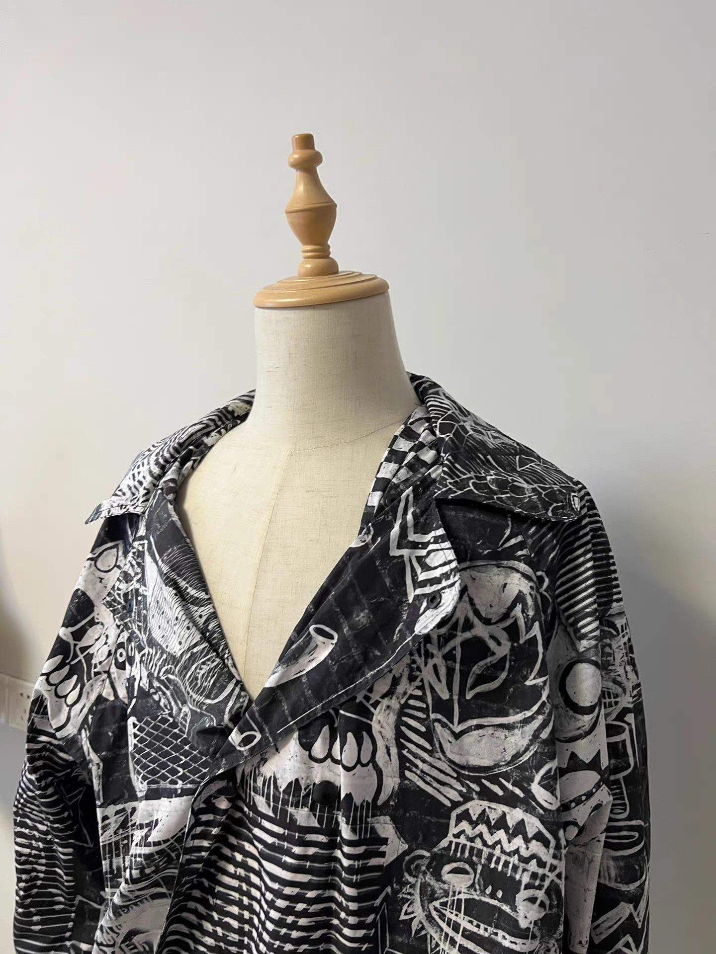 Jean Paul Gaultier JPG Graffiti Trench Coat Runway Edition K9 Size US M / EU 48-50 / 2 - 3 Thumbnail