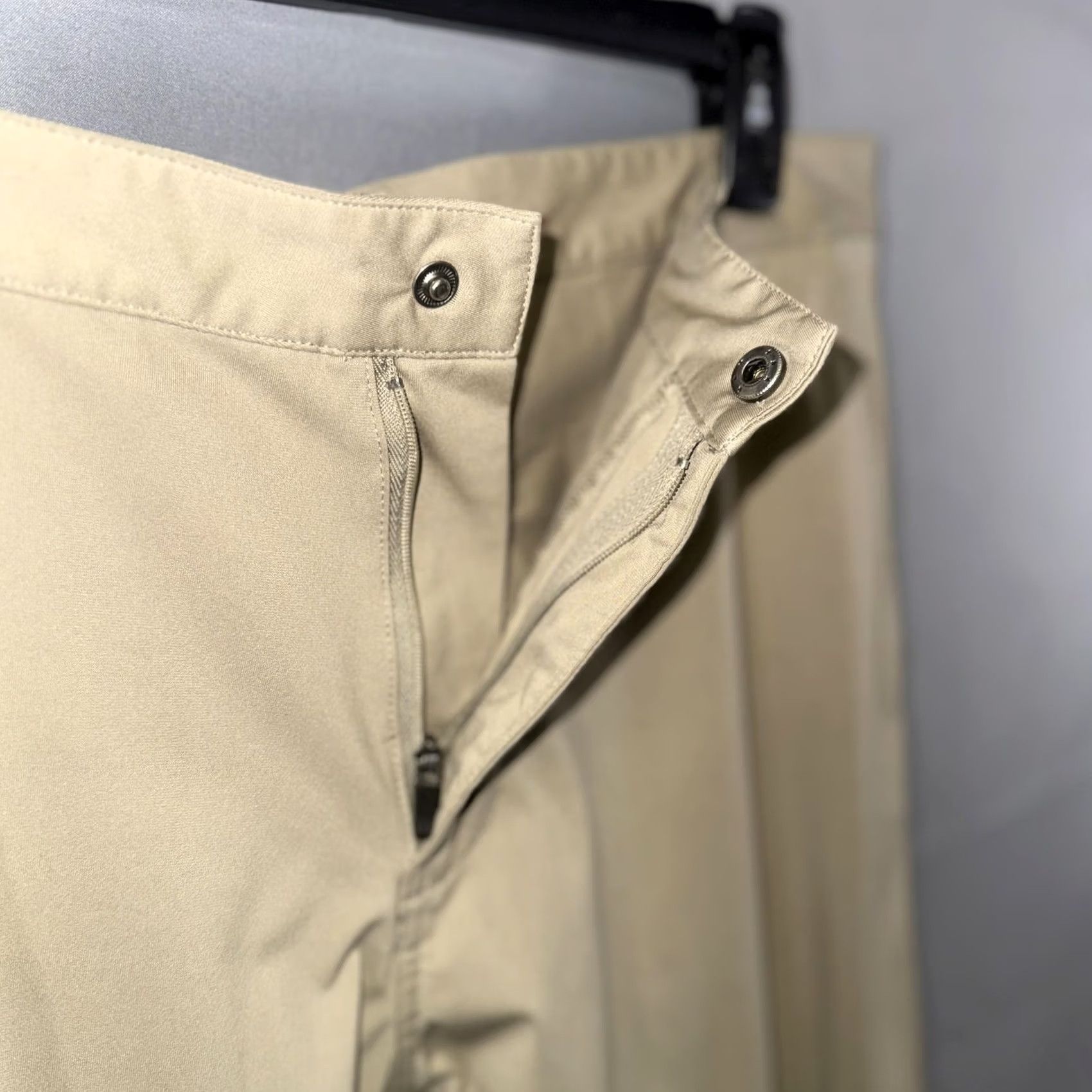 Rhone Rhone Pants Mens 32 Khaki Performance Chino Commuter Dress Work Travel Office Pants Back Pockets Zip Fly Tailored Mens Size US 32 / EU 48 - 6 Thumbnail