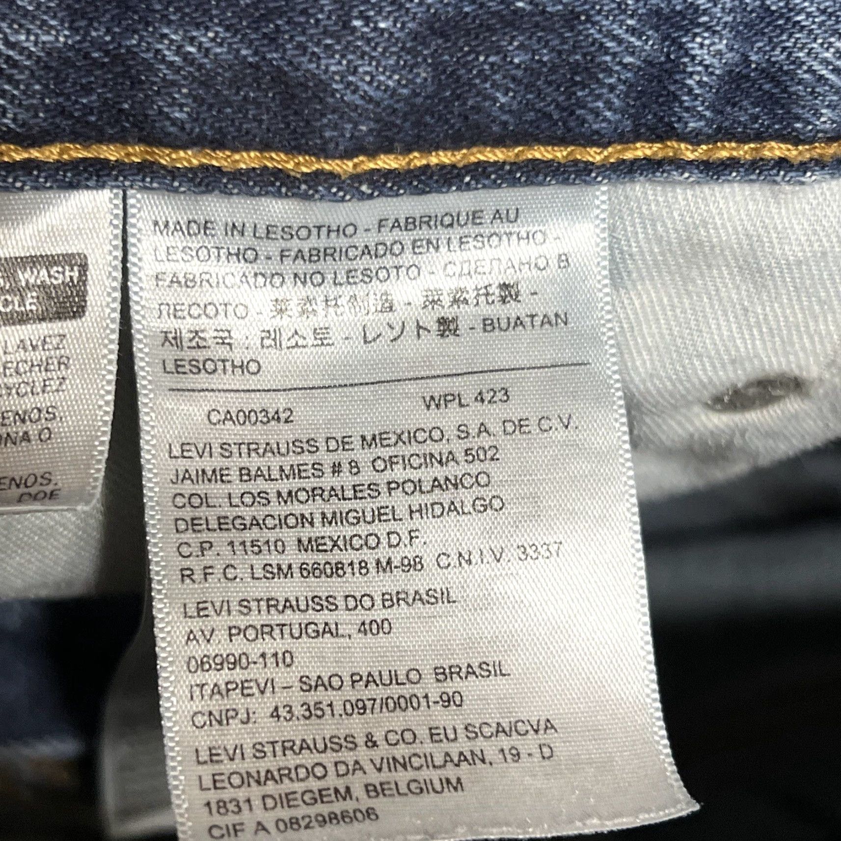 Levi's VINTAGE Levis 505 Jeans Distressed Stained Regular Fit 34x32 Denim Blue Men 5-Pocket Cotton Belt Loops American USA 500 Series Model Levi's 505 Size US 34 / EU 50 - 7 Thumbnail
