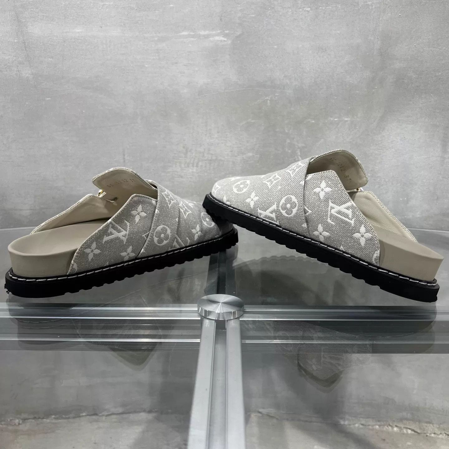 Louis Vuitton LV cosy gray all over print Birkenstock UK3/37 Size US 6.5 / IT 36.5 - 5 Thumbnail