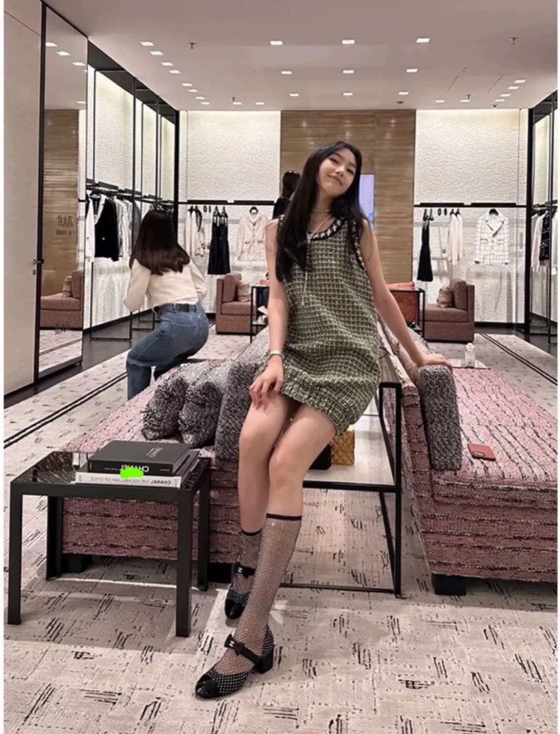 Chanel High-end handicraft soft tweed rolled-edged dress 25