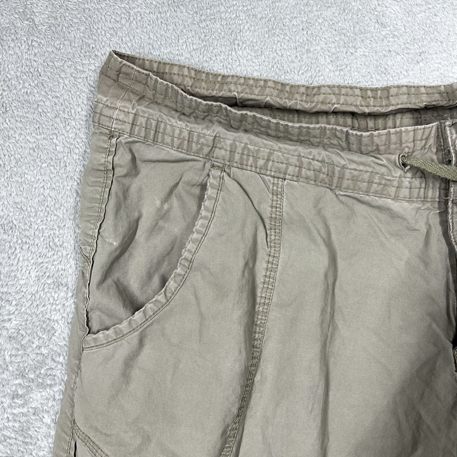 Nike Nike Women's Shorts M Green Outdoor Shorts Pull Drawstring 8-10 Light Gray Outdoor Activewear Womens Size 32" / US 10 / IT 46 - 4 Thumbnail