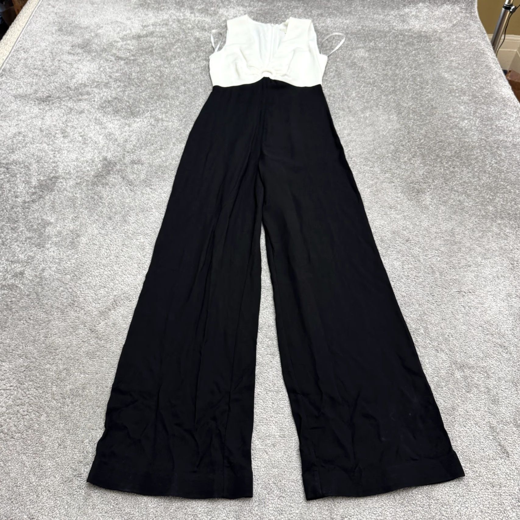 Ted Baker Ted Baker Colorblock Jumpsuit Womens 0 Black V-Neck Sleeveless Wide-Leg 100% Viscose Dressy Casual Workplace Womens Size 25" / US 0 / IT 36 - 2 Thumbnail
