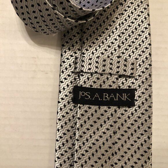 Jos. A. Bank jos.a.bank men's new silver 100%silk tie 3 3/4" X 59" Size ONE SIZE - 3 Thumbnail