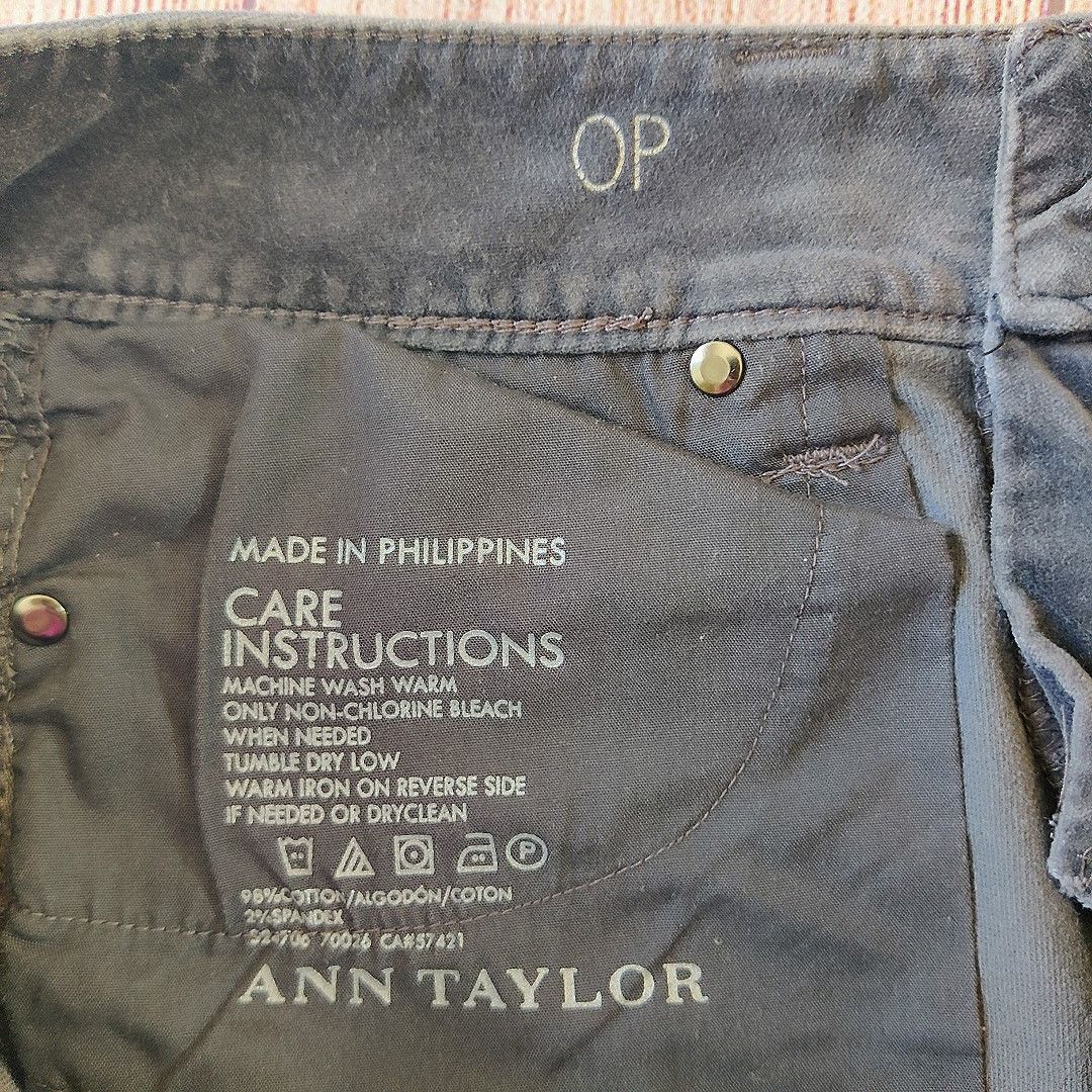 Ann Taylor Ann Taylor Curvy Fit gray velvet straight leg jeans 0P Size 25" / US 0 / IT 36 - 8 Thumbnail