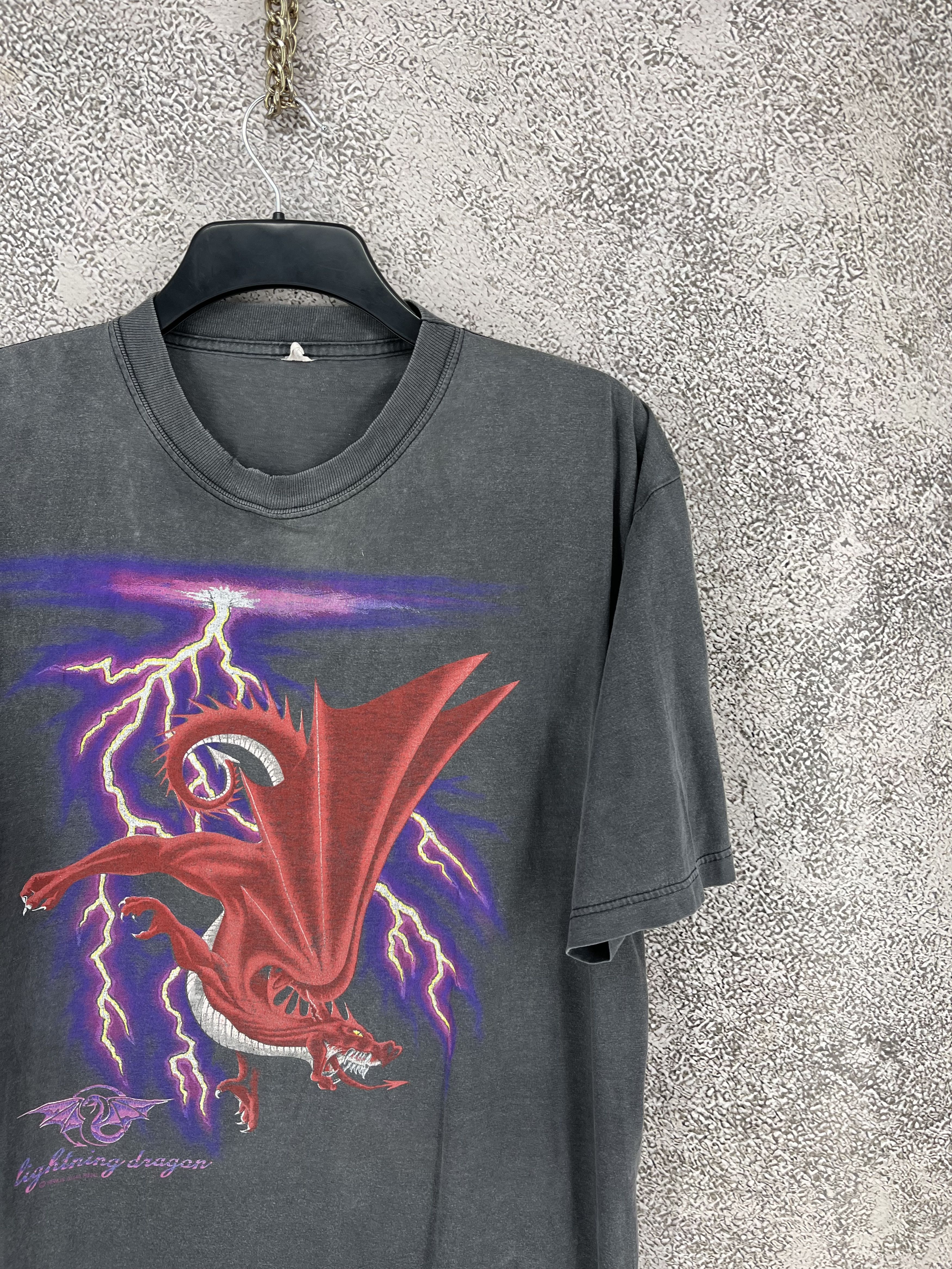 Band Tees Vintage 1992 Land of The Dragon T-Shirt Size US XL / EU 56 / 4 - 6 Thumbnail