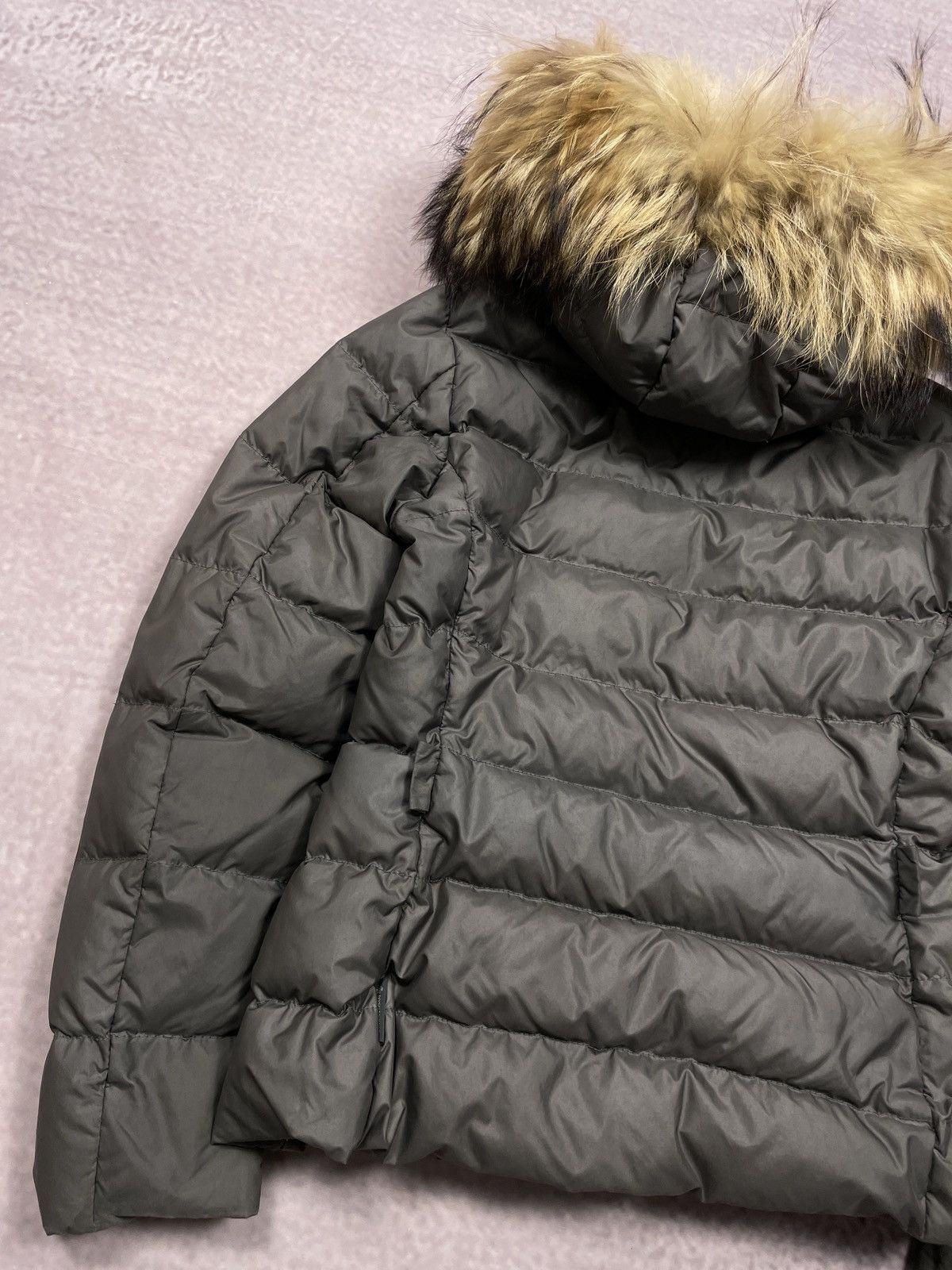 Moncler Vintage Moncler Down Jacket Real Fur Hood Women Size S / US 4 / IT 40 - 23 Thumbnail