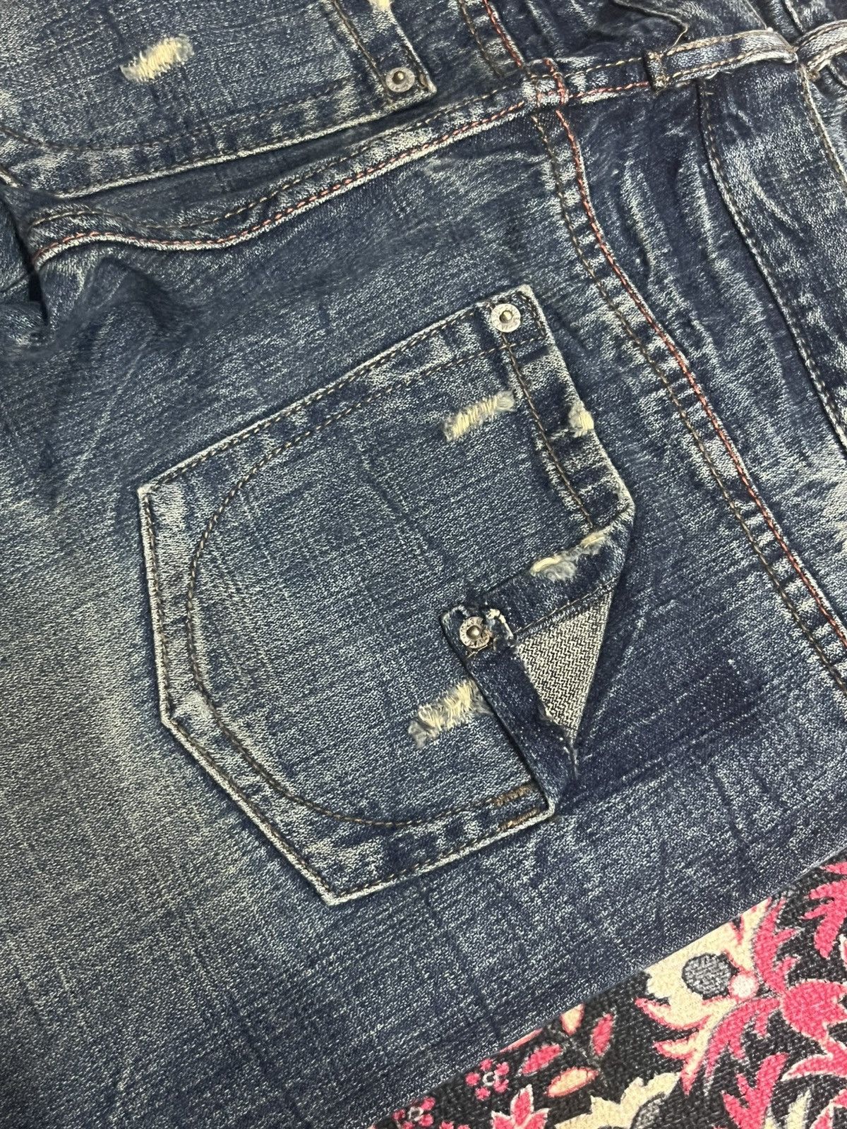 Le Grande Bleu (L.G.B.) Vintage African Taro Shattered Double Waist Distressed Jeans Size US 31 - 8 Thumbnail