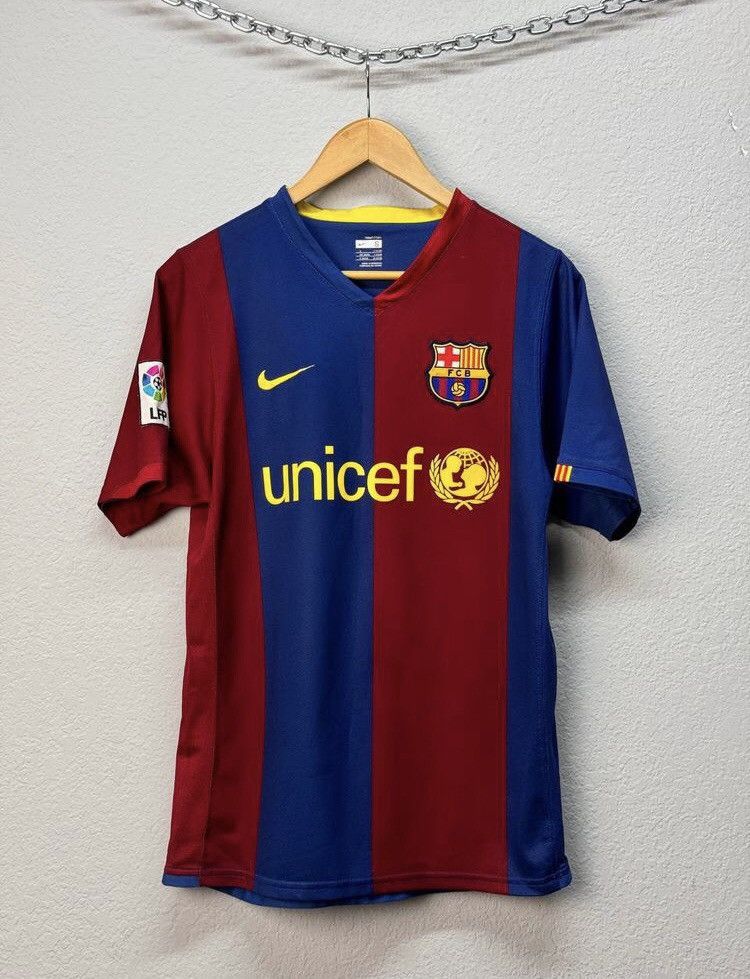 Other FC Barcelona Nike Vintage 2006/07 Jersey Size US S / EU 44-46 / 1 - 1 Thumbnail