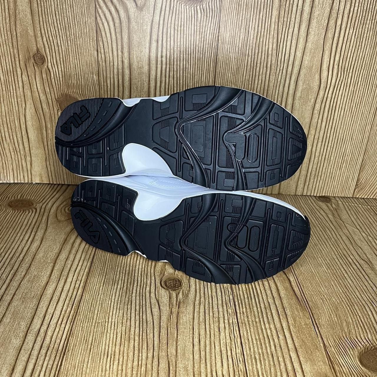 Fila FILA V94M 50/50 silver and white sneakers everyday shoes Size US 7 / IT 37 - 3 Thumbnail
