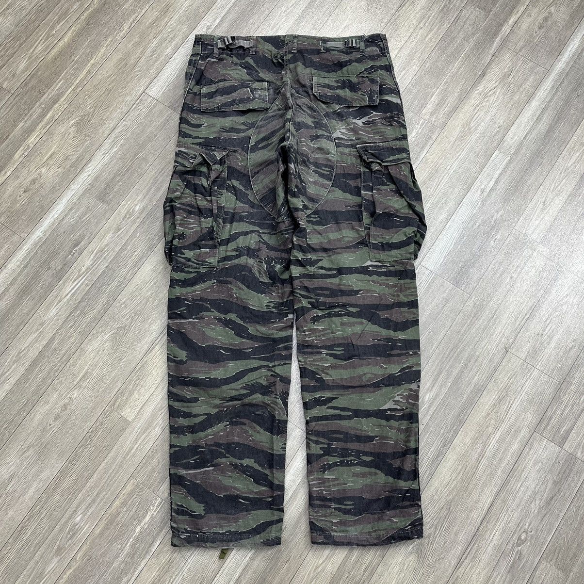 Vintage Vintage Trouser Combat Camouflage Tiger Stripe Cargo Pants Size US 33 - 18 Thumbnail