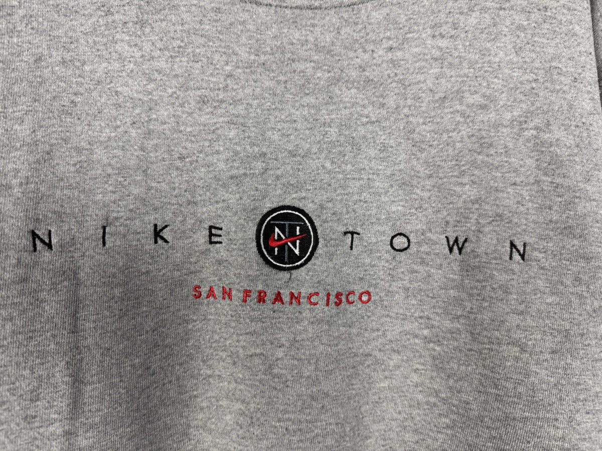 Nike Nike Town Vintage 90s Sweatshirt Big Logo Pullover Size M Size US M / EU 48-50 / 2 - 4 Thumbnail