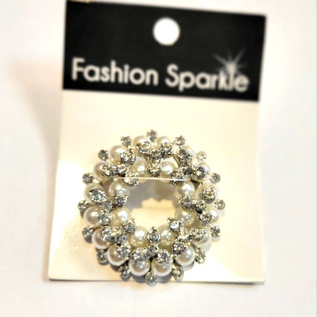 Other Silver and White Wreath Rhinestone Brooch Size ONE SIZE - 1 Thumbnail