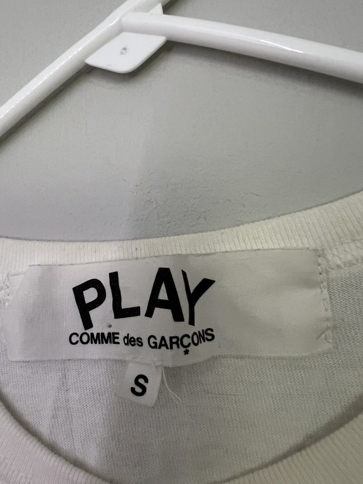 Comme des Garcons COMME DES GARÇONS PLAY RED EMBLEM LOW CAMO HEART T-SHIRT Size US S / EU 44-46 / 1 - 3 Thumbnail
