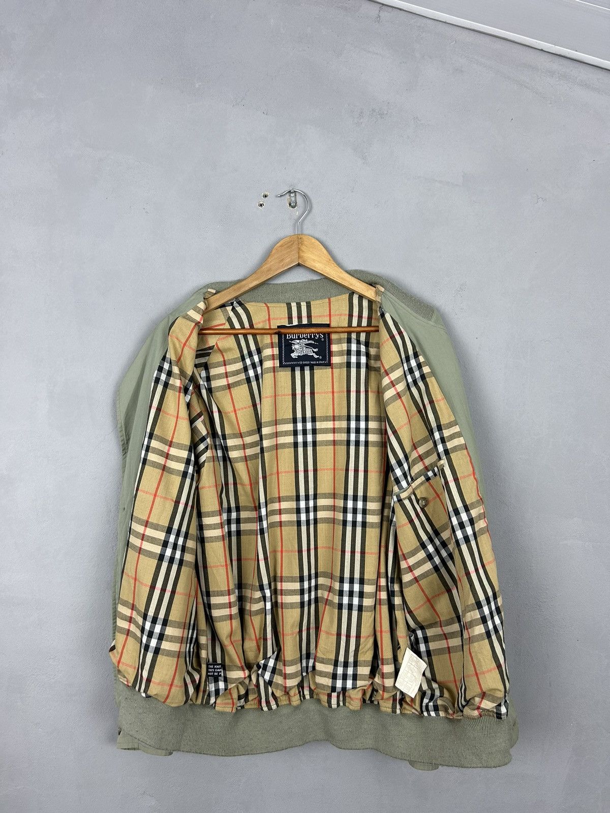 Burberry Burberry nova check vintage bomber jacket Size US L / EU 52-54 / 3 - 5 Thumbnail