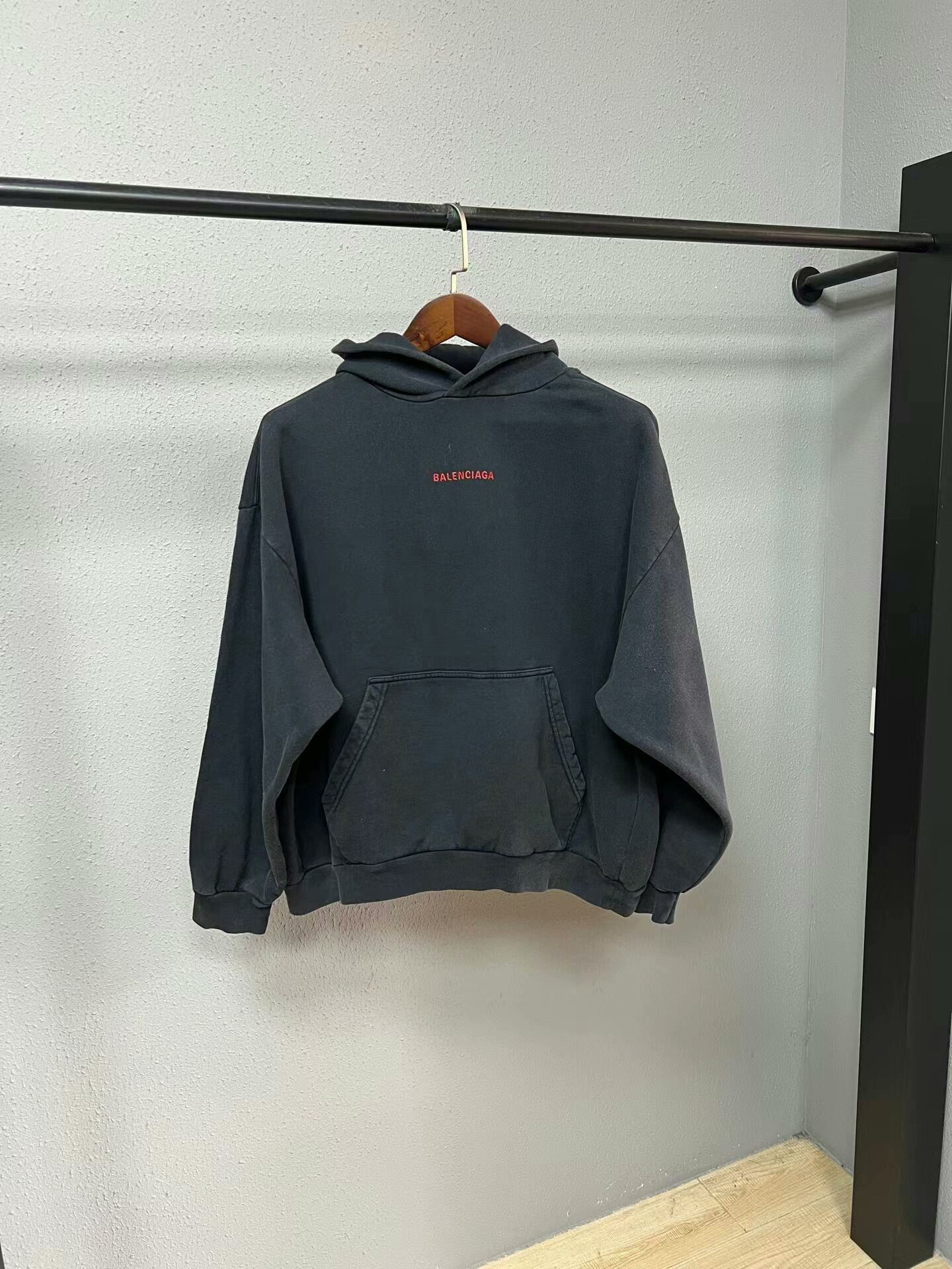 Balenciaga balenciaga new logo hoodie in black Size US S / EU 44-46 / 1 - 1 Thumbnail