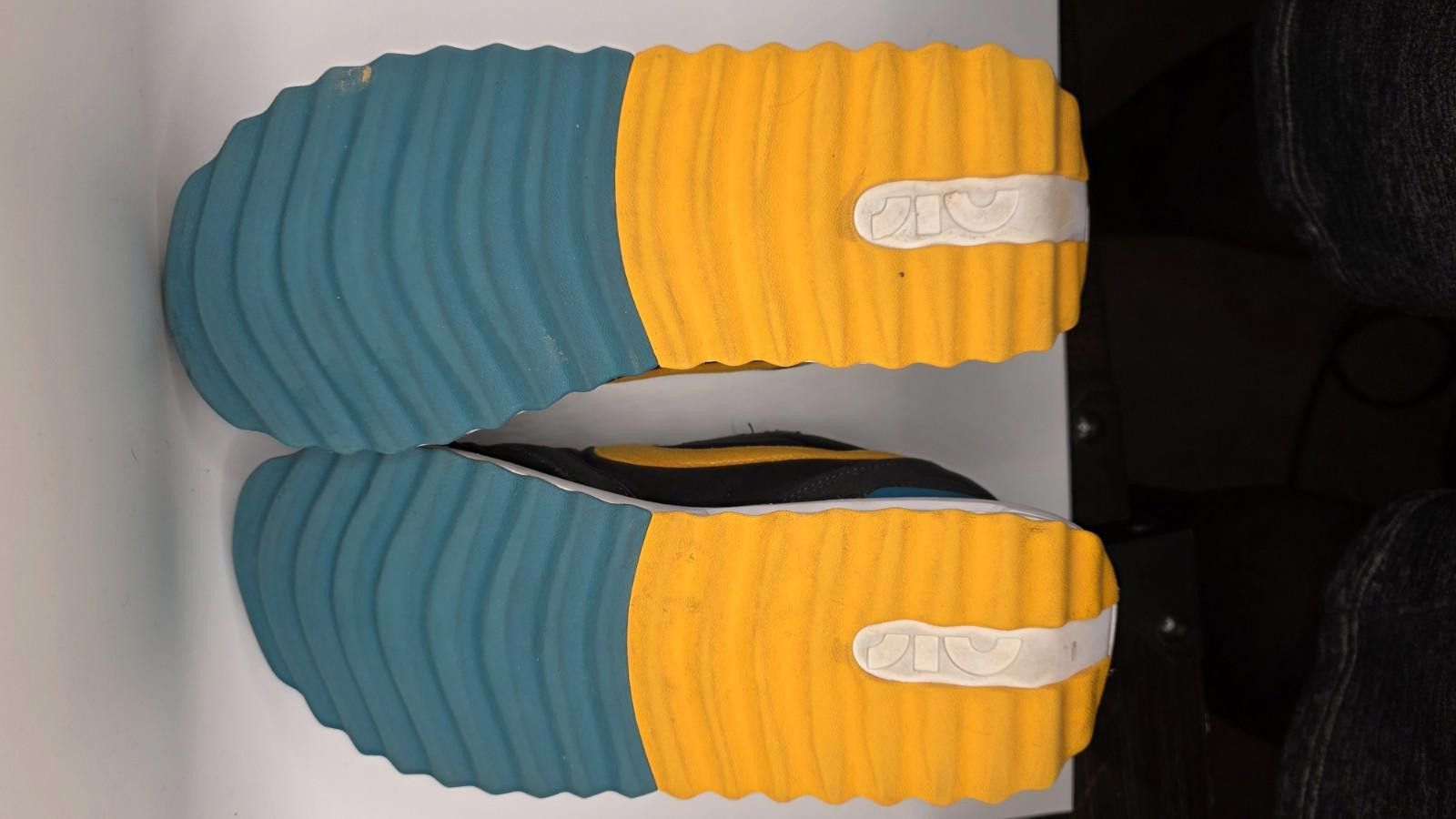Nike NIKE AIR MAX MENS SIZE 10.5 UNIVERSITY GOLD, DARK SMOKE GRAY Size US 8.5 / EU 41-42 - 3 Thumbnail
