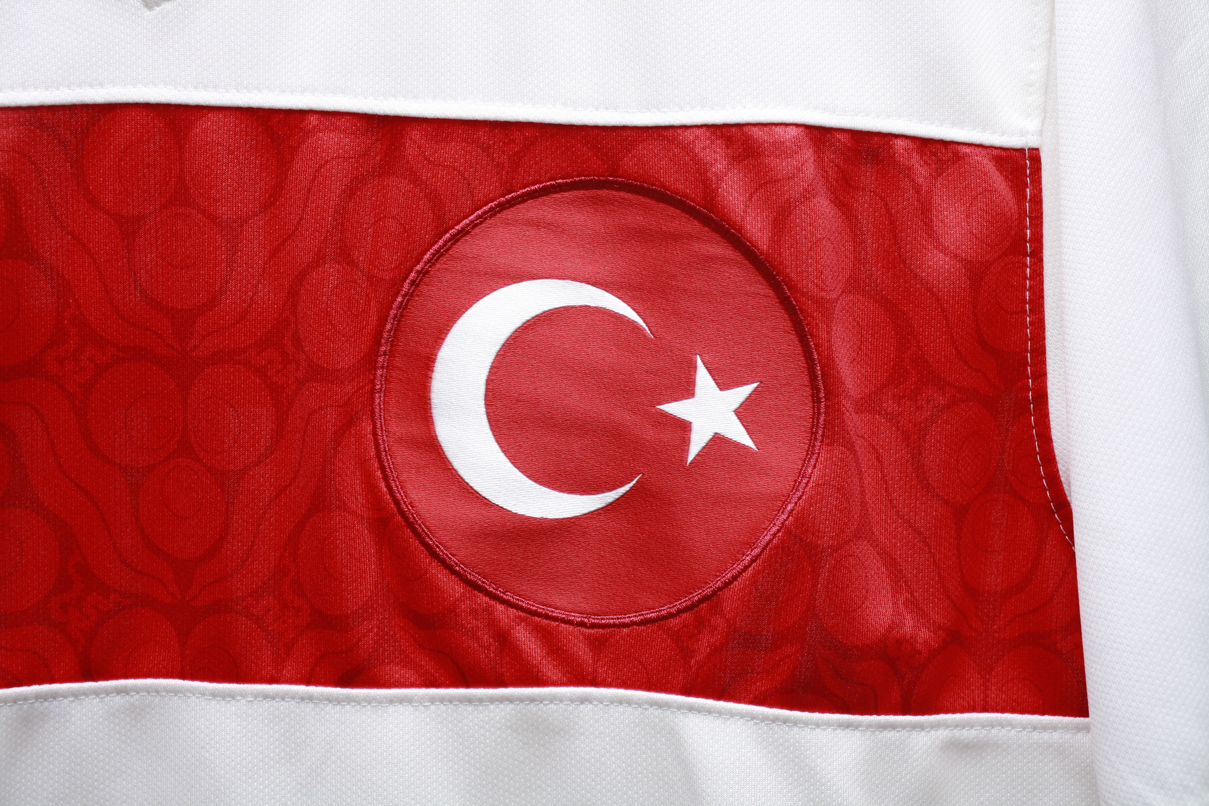 Nike Football Shirt Soccer FC Turkey Away Nike Jersey White UEFA Size US M / EU 48-50 / 2 - 6 Thumbnail