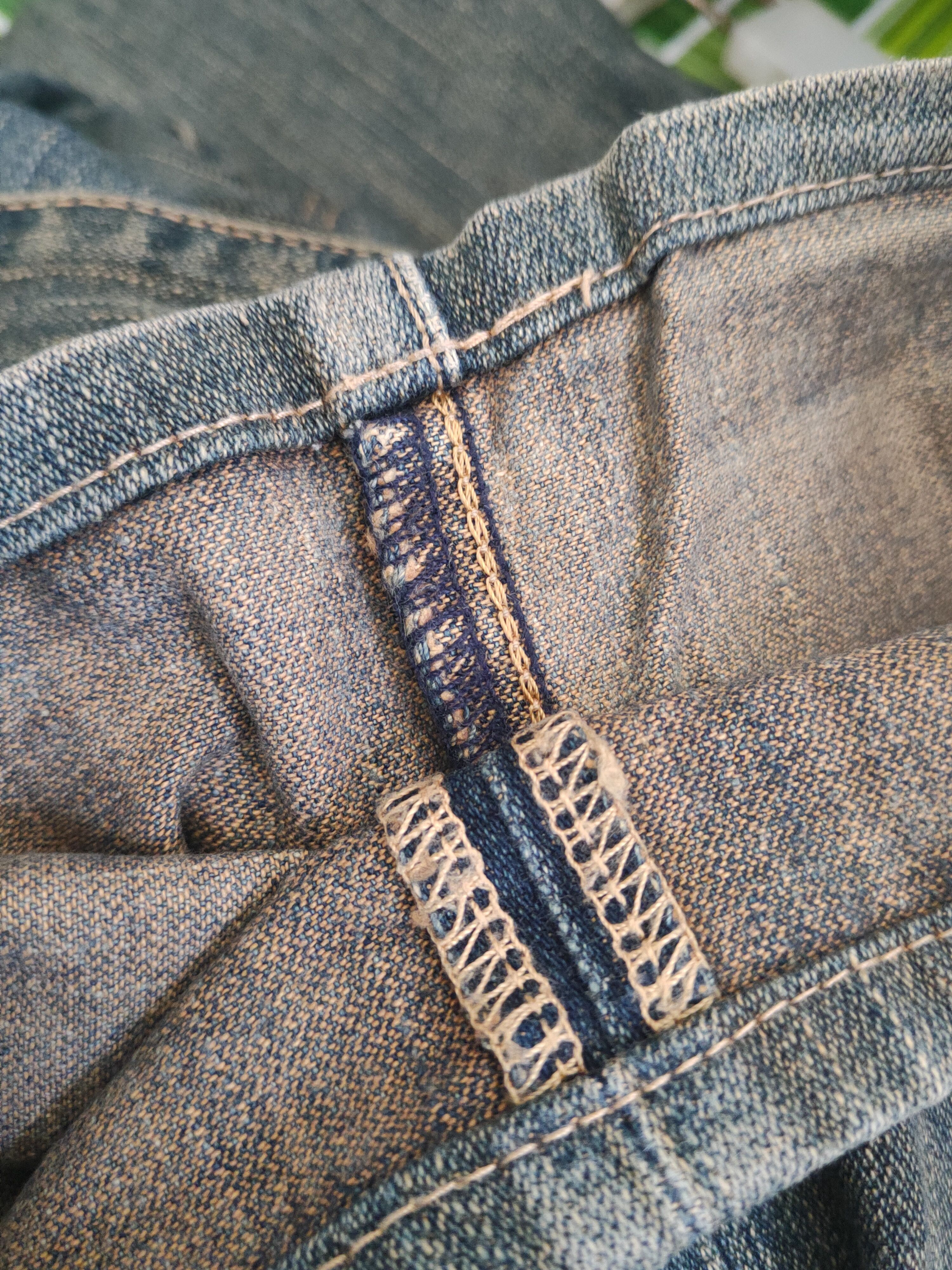 Vintage Wrangler Dark Blue Distressed Ripped denim Jeans #W1875 Size US 35 - 13 Thumbnail