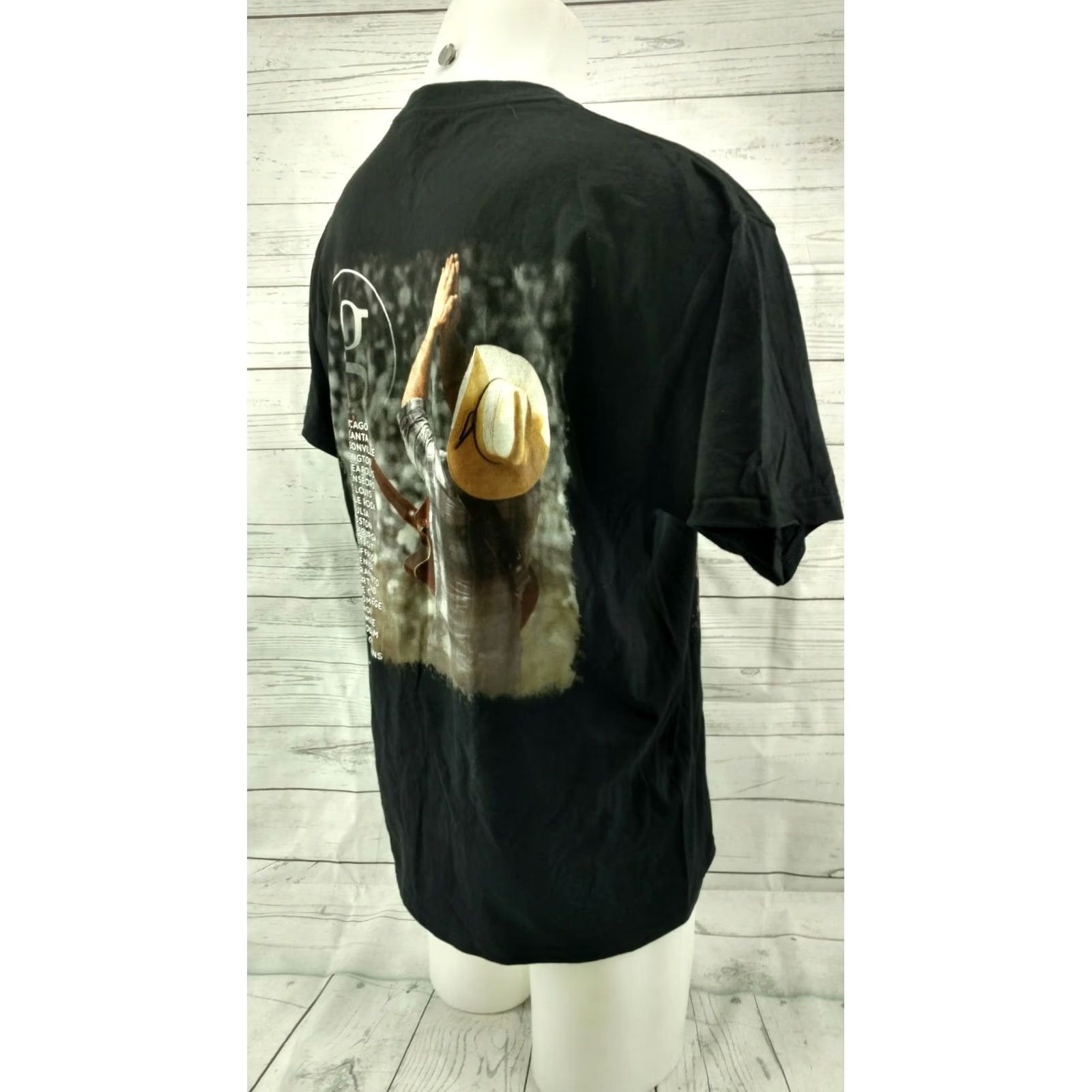 Hanes Garth Brooks World Tour 2014 2015 Black Large T-shirt Mens HB Hanes 100% Cotton Crew Neck Short Sleeve Shirt Regular Size L Color Black Size US L / EU 52-54 / 3 - 6 Thumbnail