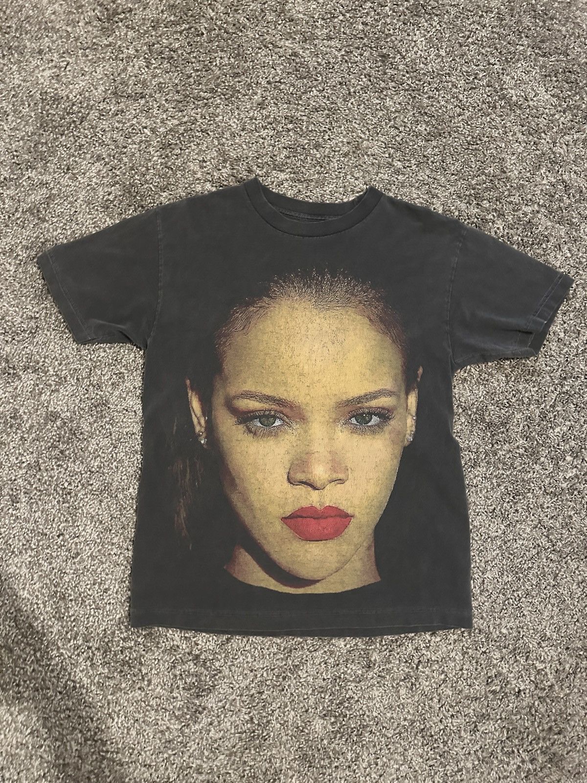 Other rihanna vintage tee Size US M / EU 48-50 / 2 - 1 Thumbnail