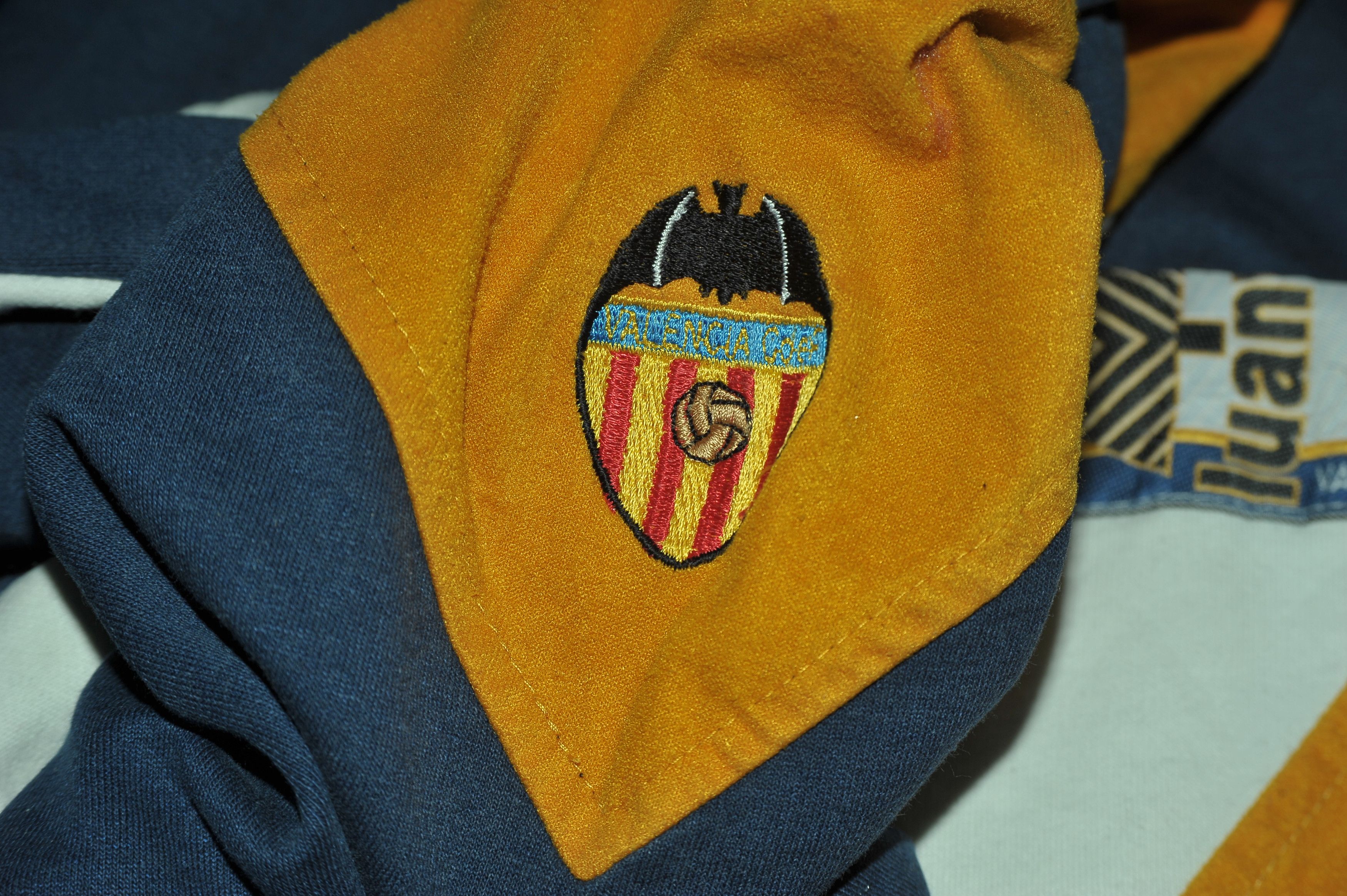Vintage Vintage FC Valencia Luanvi Sweatshirt Size US L / EU 52-54 / 3 - 3 Thumbnail