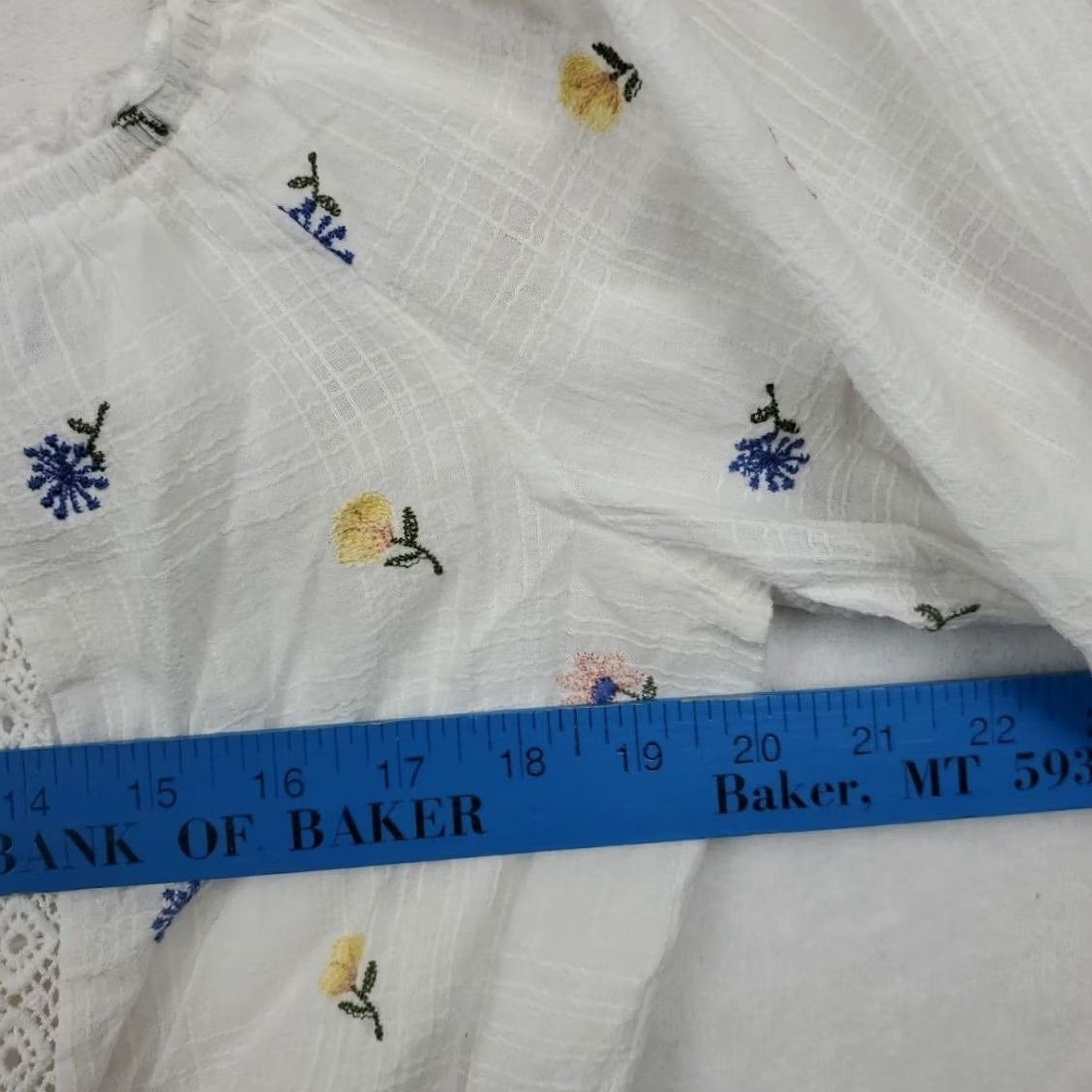 Forever 21 FOREVER 21 Floral Embroidered White Flutter Sleeve Crop Top Women's 2X Festival Apparel Shirt Crop Top Size XXL / US 16-18 / IT 52-54 - 7 Thumbnail