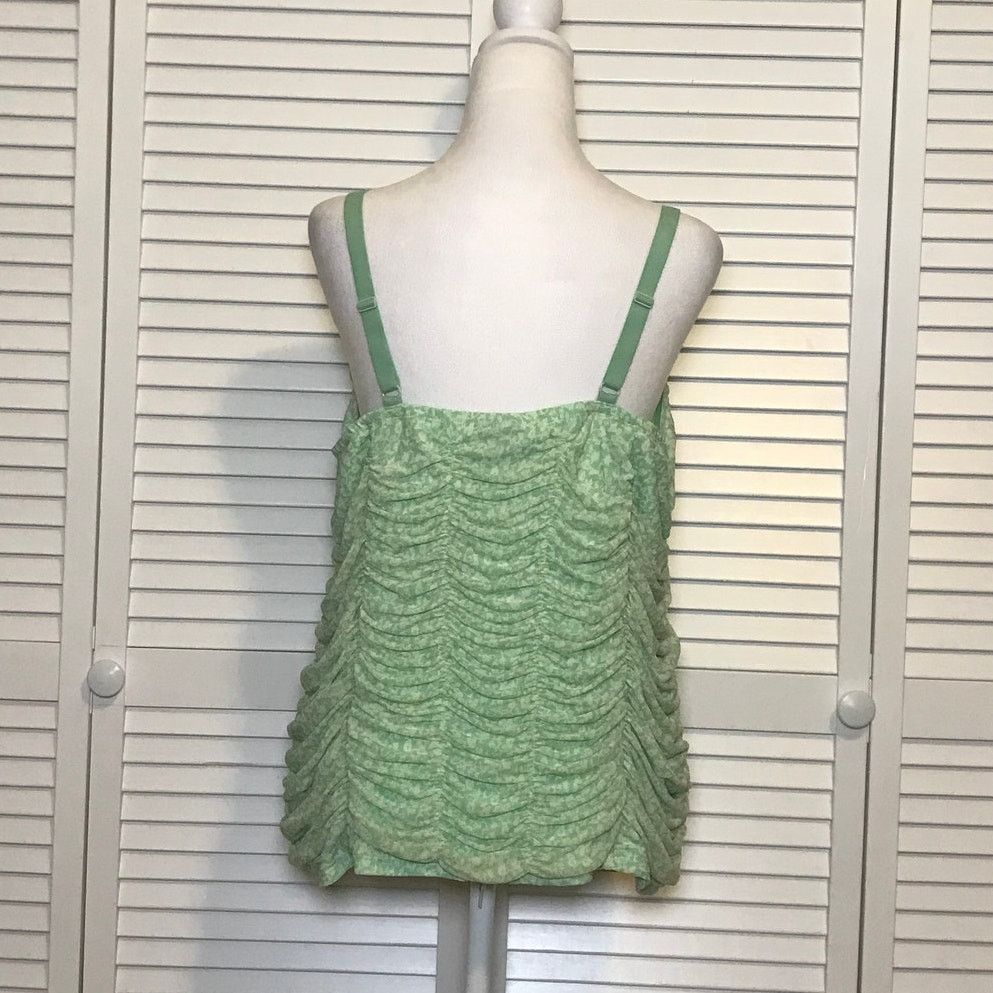 Other NWT Torrid Green Floral Mesh Square Neck Tank Top 1X Size XL / US 12-14 / IT 48-50 - 2 Thumbnail