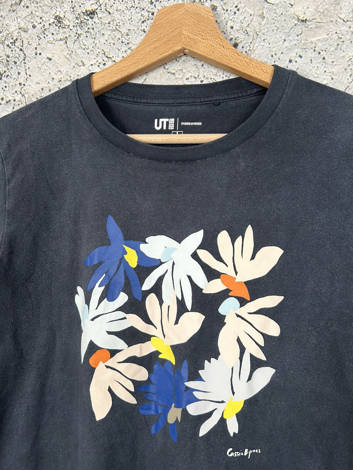 Uniqlo Uniqlo Flowers Graphic Tee Japanese Streetwear Size US S / EU 44-46 / 1 - 3 Thumbnail