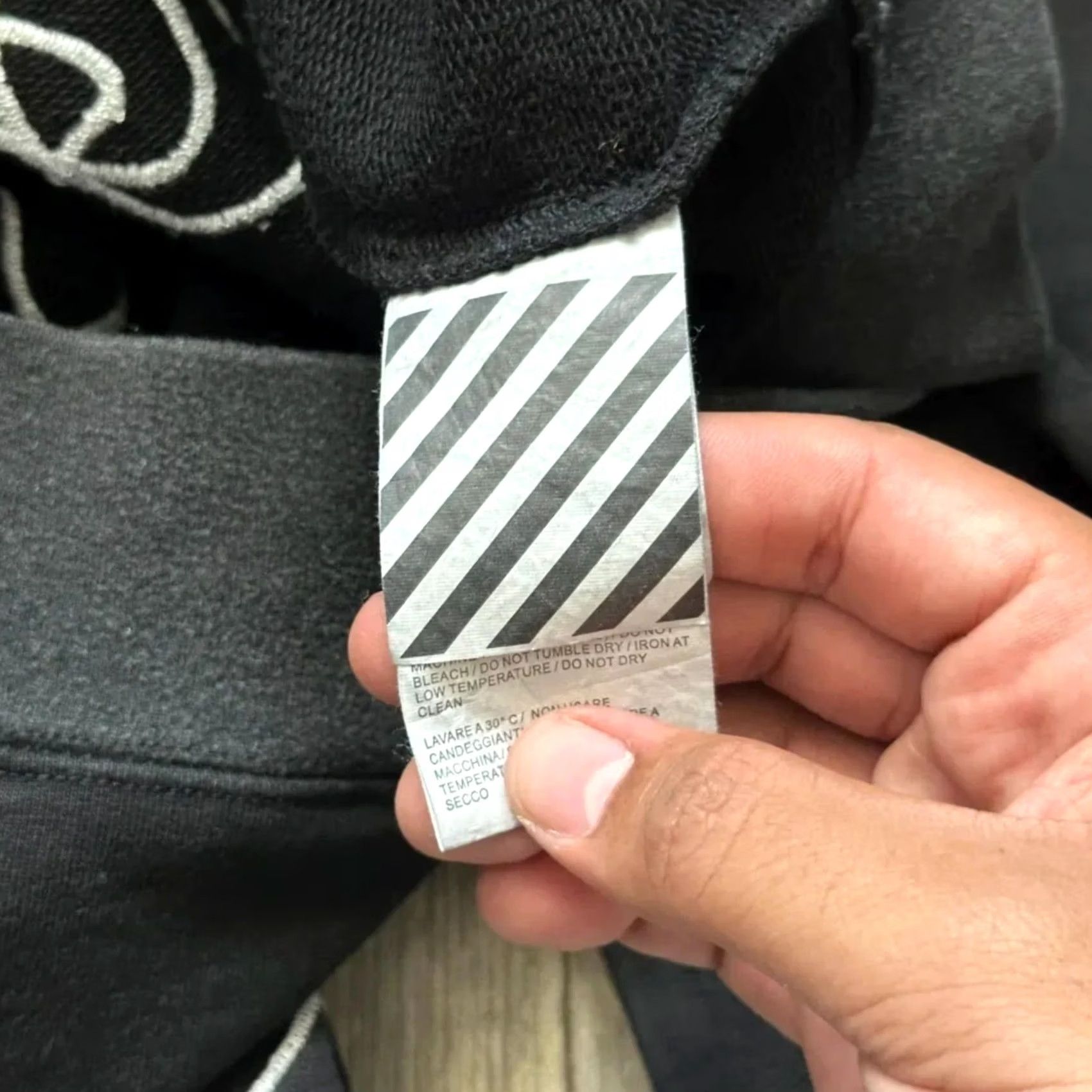 Off-White VINTAGE Off-White Pullover Hoodie Size XS Men XS Black Abstract Arrow FW19 Size US XS / EU 42 / 0 - 7 Thumbnail