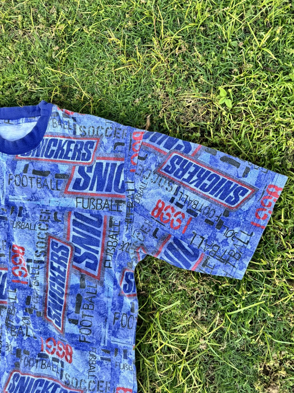 Vintage Snickers football all over print cotton t shirt vintage Size US XL / EU 56 / 4 - 4 Thumbnail