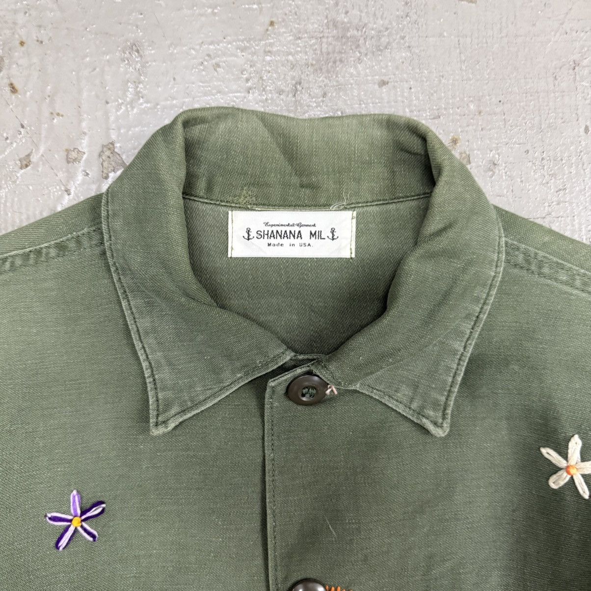 Vintage 1960s Shanana Mil Embroidered Daisy Utility Shirt in Olive Size US M / EU 48-50 / 2 - 5 Thumbnail