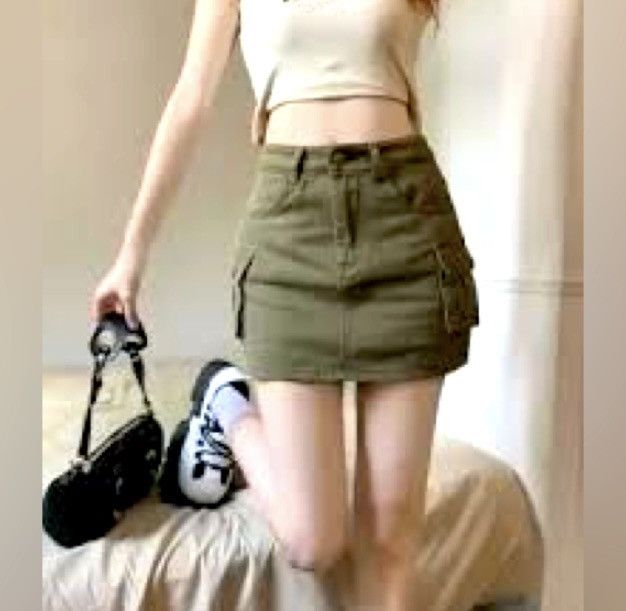 Forever 21 Forever 21 Olive Mini Skirt Size 30" / US 8 / IT 44 - 1 Thumbnail