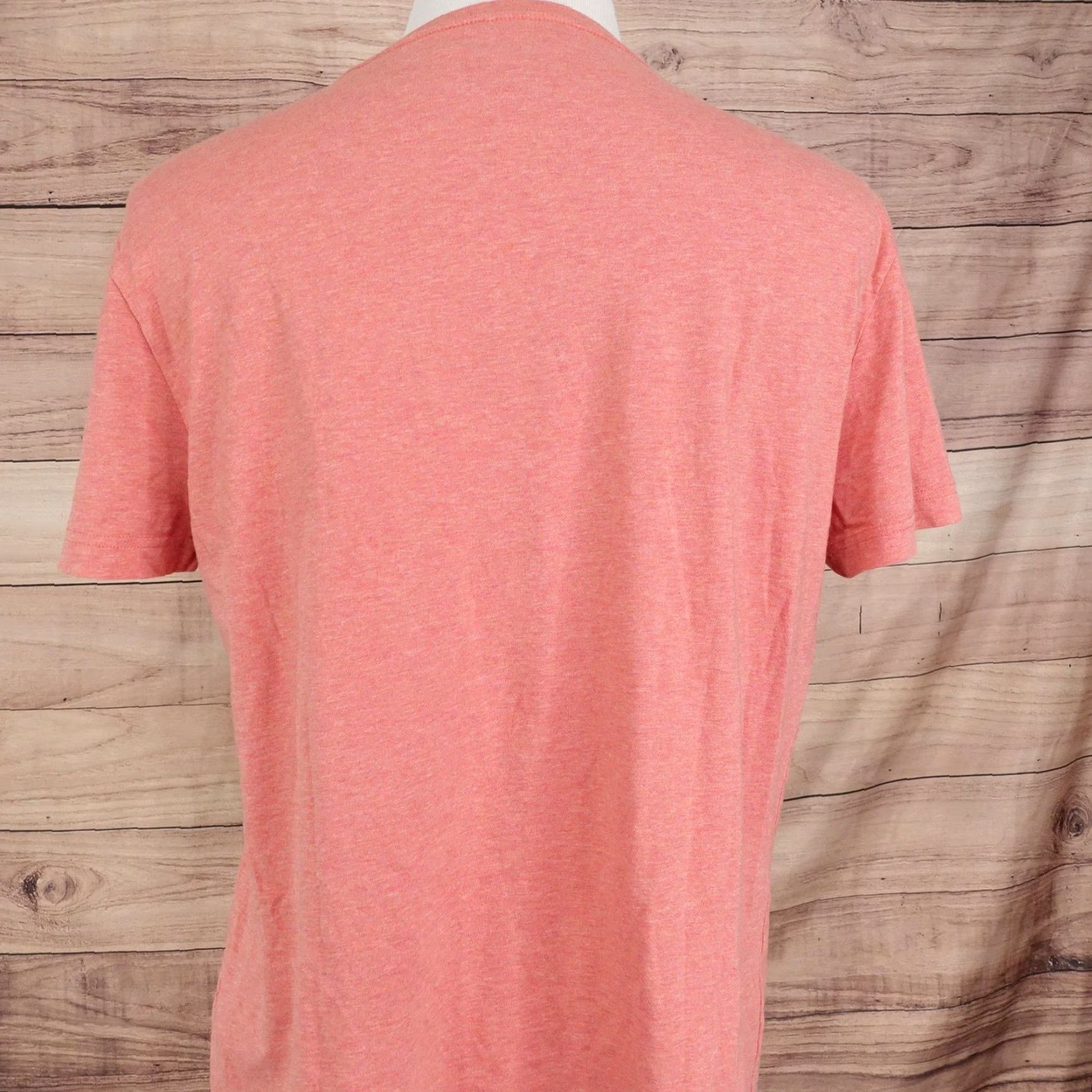 Banana Republic VINTAGE? No. Banana Republic Shirt Mens Large Heather Coral Soft Wash Organic Cotton Crewneck Size US L / EU 52-54 / 3 - 4 Thumbnail