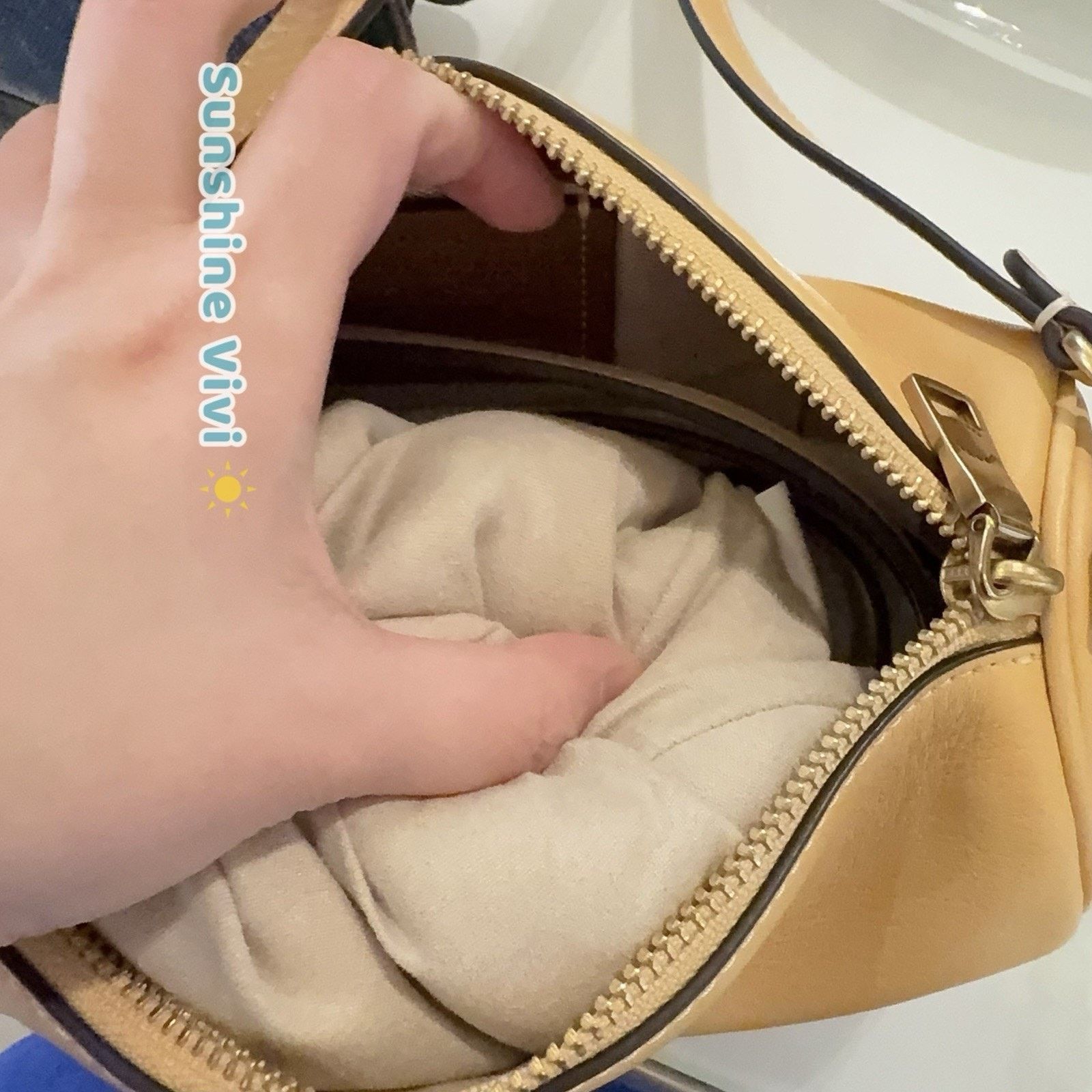 Coach NWT Coach Small Barrel Bag Leather Handbag CDY80 Vanilla Size ONE SIZE - 6 Thumbnail
