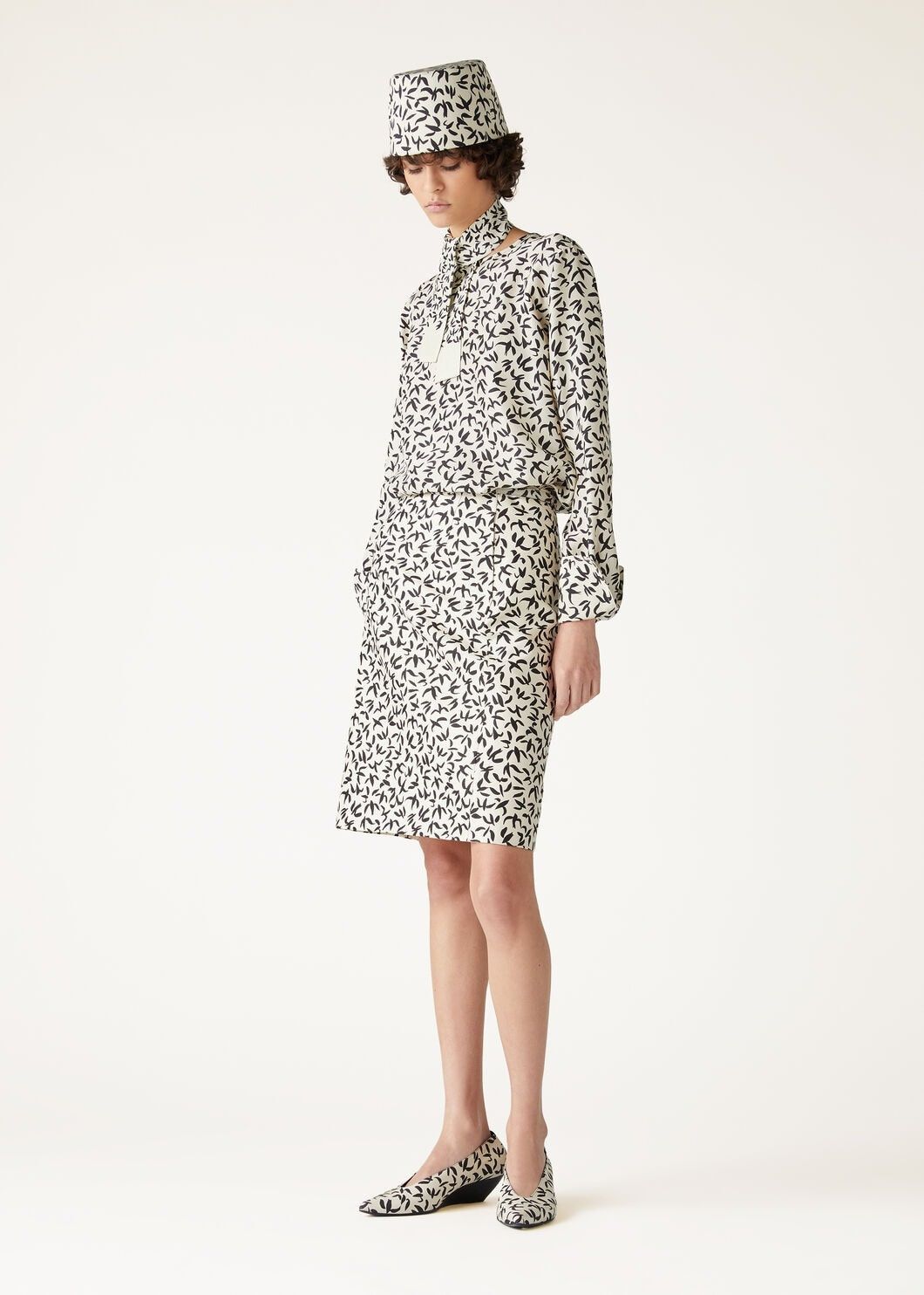 Loro Piana o1w1db10825 FAO7021 Silvia Skirt in White/Black Size 28" / US 6 / IT 42 - 2 Thumbnail