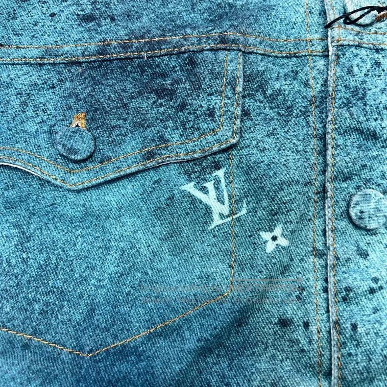 Louis Vuitton Louis Vuitton Blue and white ink denim jacket Size US M / EU 48-50 / 2 - 6 Thumbnail