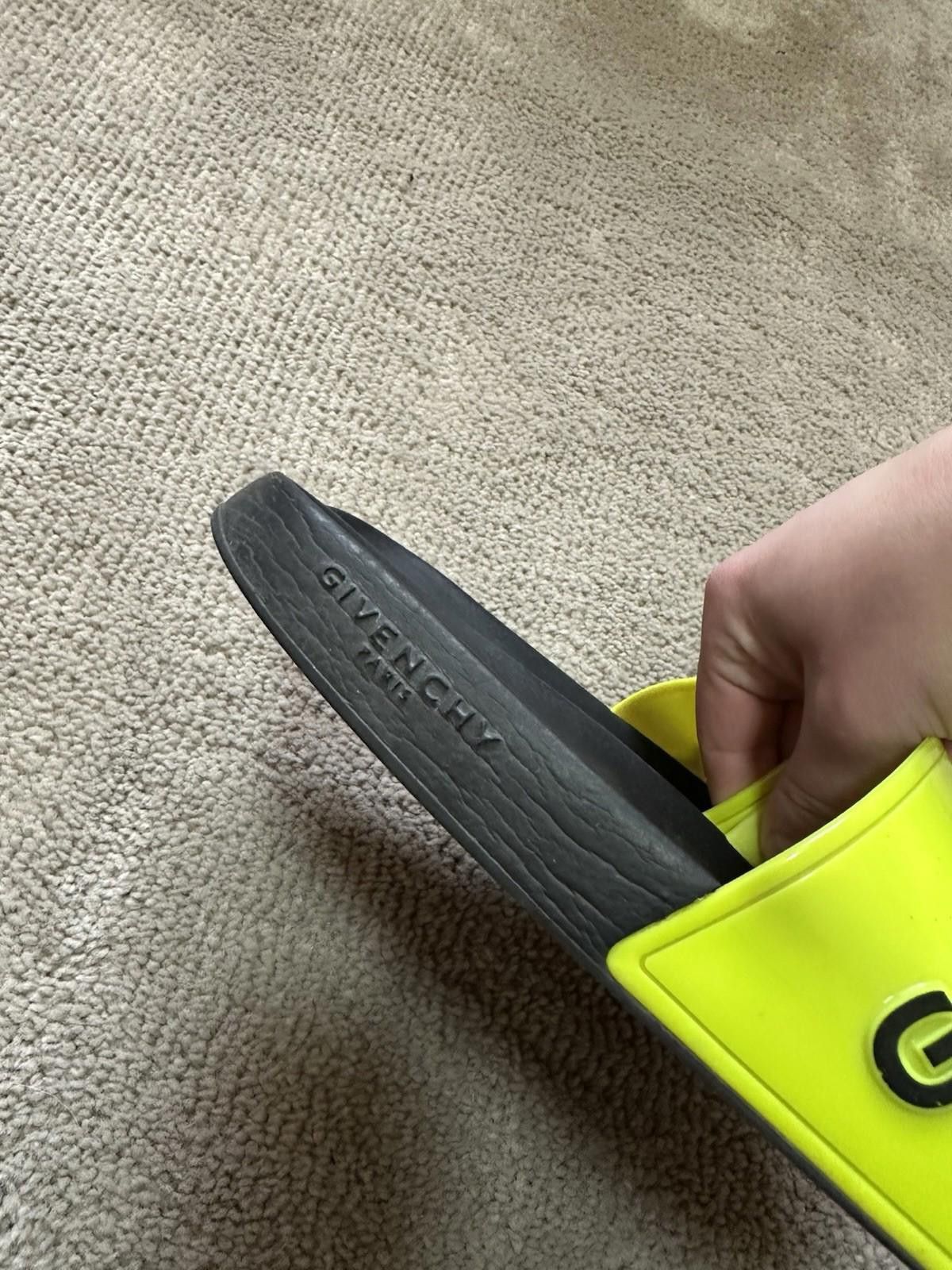 Givenchy Givenchy Yellow & Black Logo Flat Slides Size US 10 / EU 43 - 7 Thumbnail