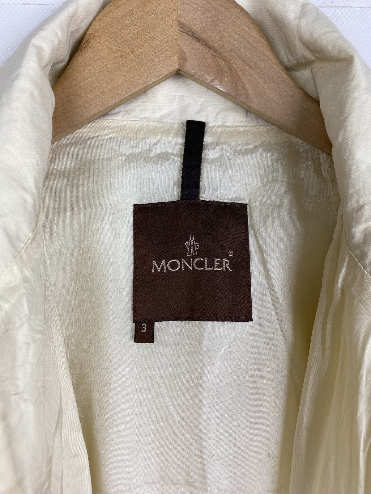 Moncler Moncler vintage ladies full zip jacket size 3 beige Size S / US 4 / IT 40 - 22 Thumbnail