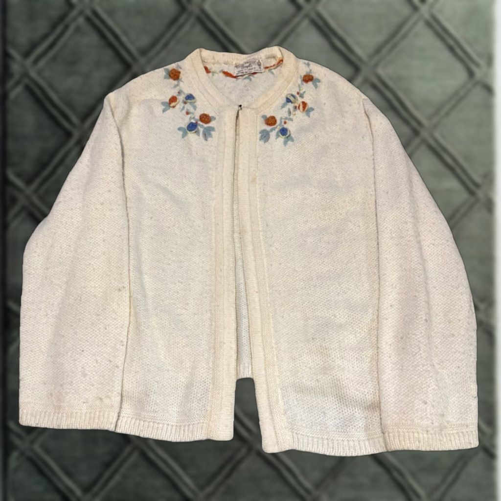 Vintage VINTAGE 60s Knit Flower Art Women’s White Orlon Acrylic Cardigan Sweater Medium Browne Knitting Mills Womens Size M / US 6-8 / IT 42-44 - 1 Thumbnail