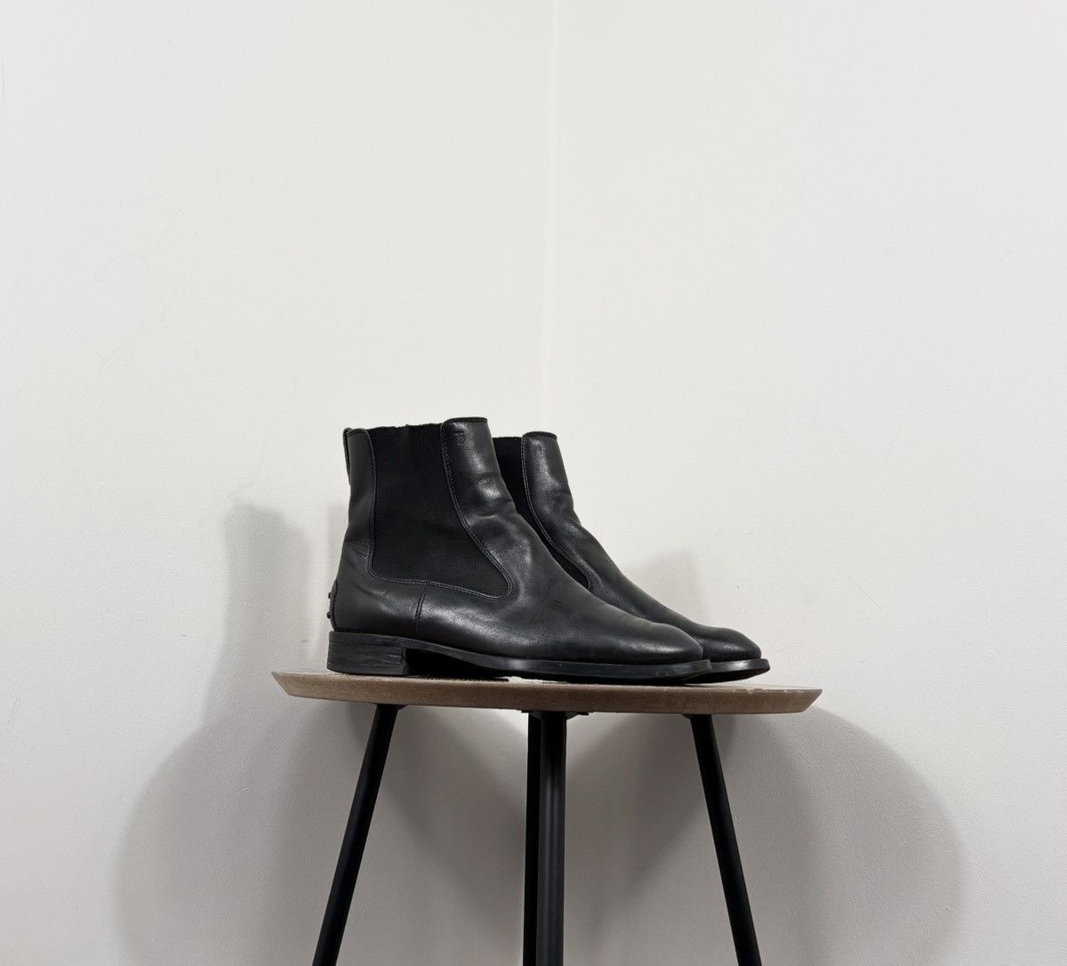 Tod's Tod’s Women’s Black Low Heel Ankle Leather Chelsea Boots Size US 7.5 / IT 37.5 - 1 Thumbnail