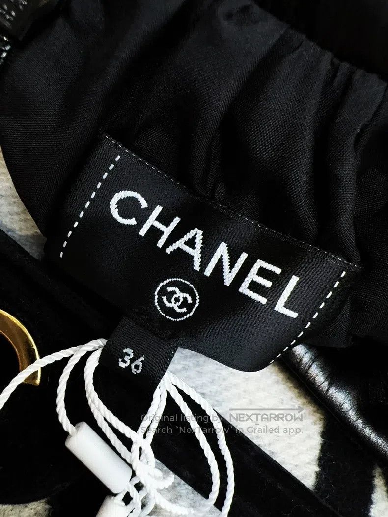 Chanel Chanel 22b black flower bud small leather skirt Size 24" / US 00 / IT 34 - 5 Thumbnail