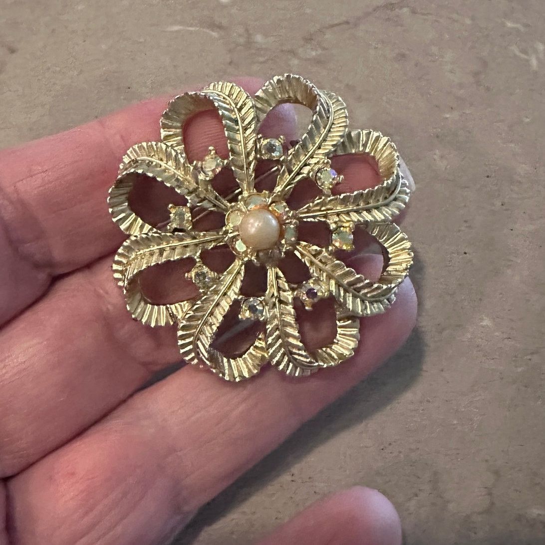The Unbranded Brand Vintage Gold Tone Filigree Flower Brooch Size ONE SIZE - 8 Thumbnail